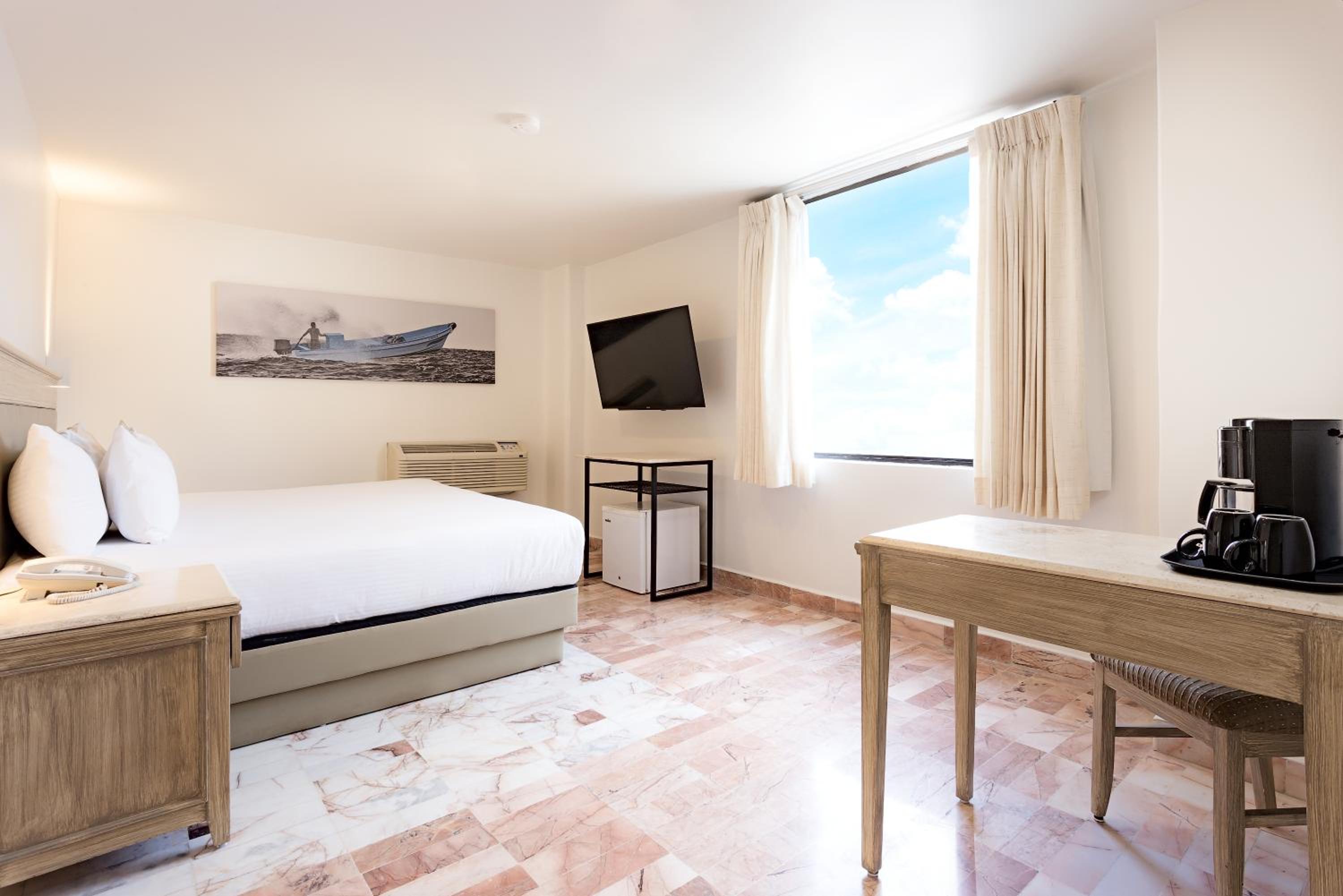 Executive Room 1 King - Photo 4