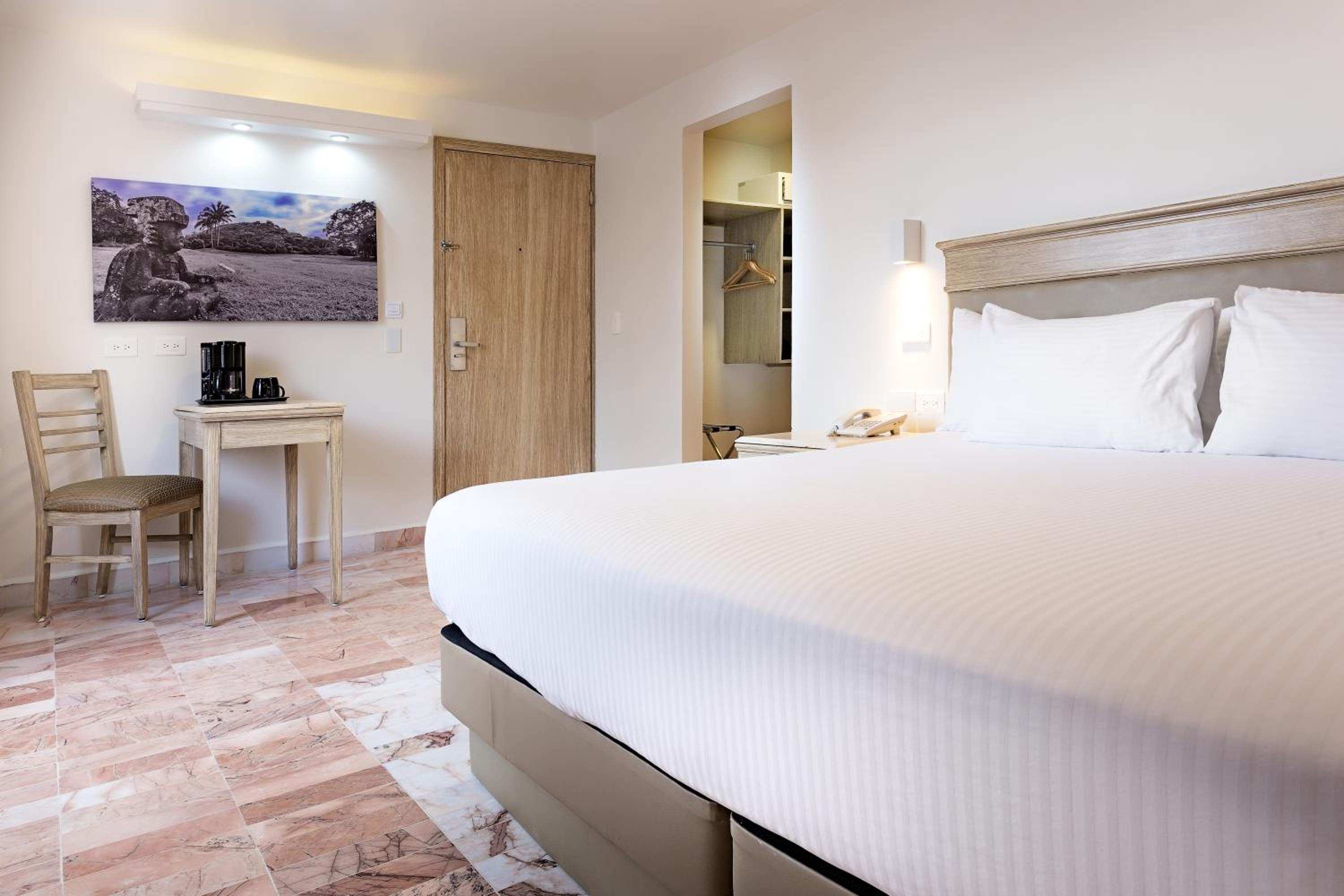 Executive Room 1 King - Photo 12