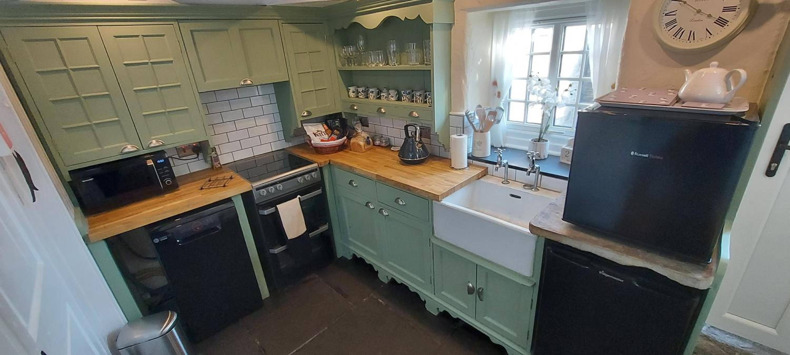 One-Bedroom House - Photo 26
