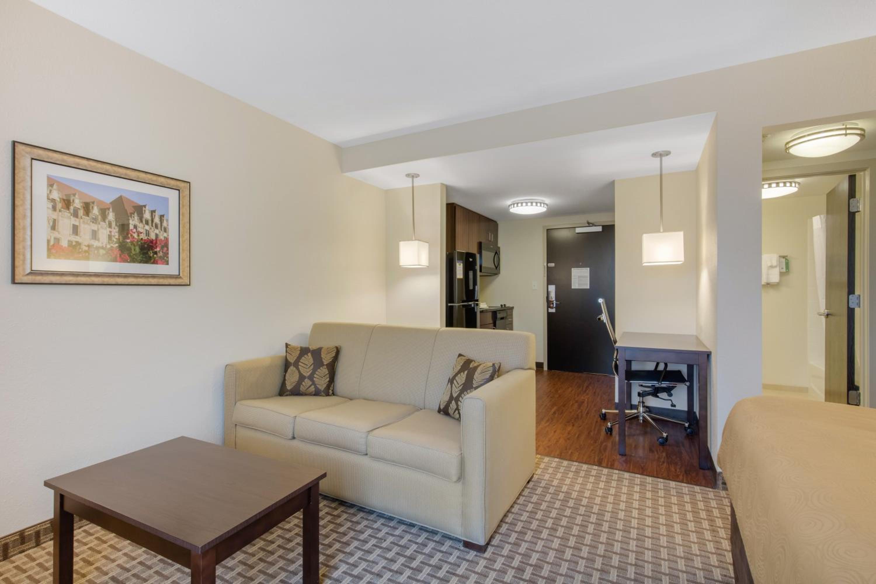 King Suite with Hearing Accessible - Accessible/Non-Smoking photo 3