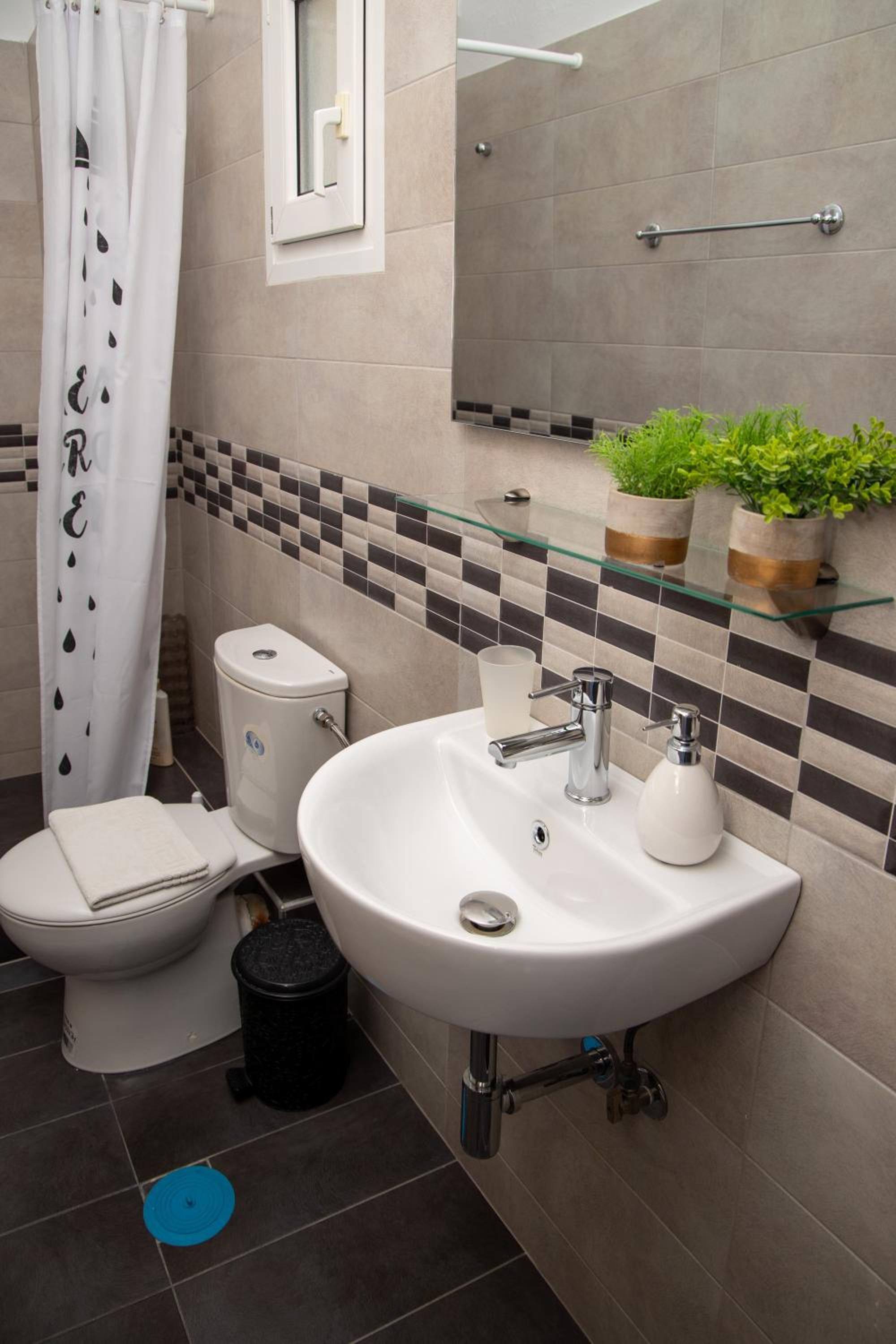 Double Room - Photo 26
