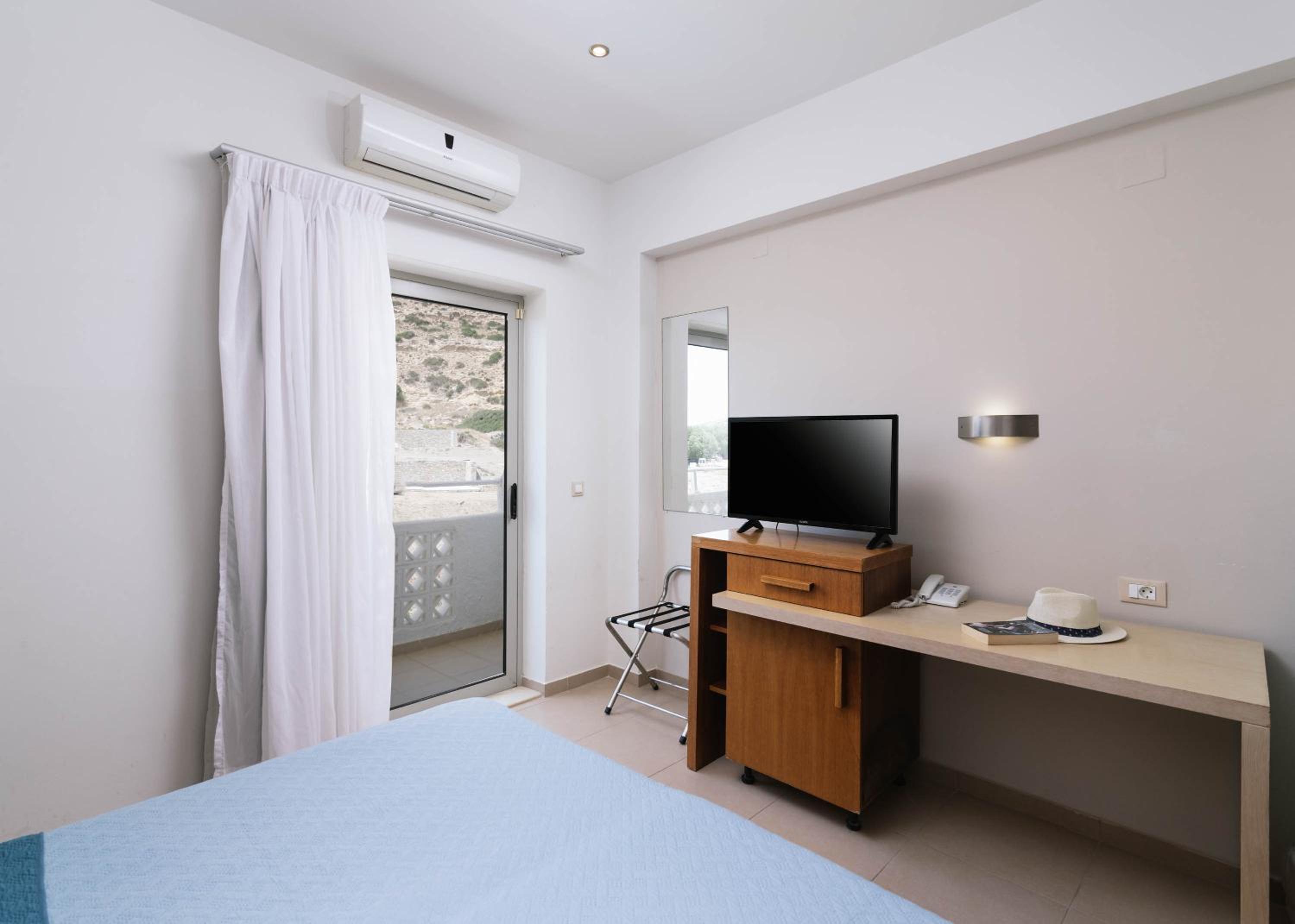 Standard Double Room - Photo 8