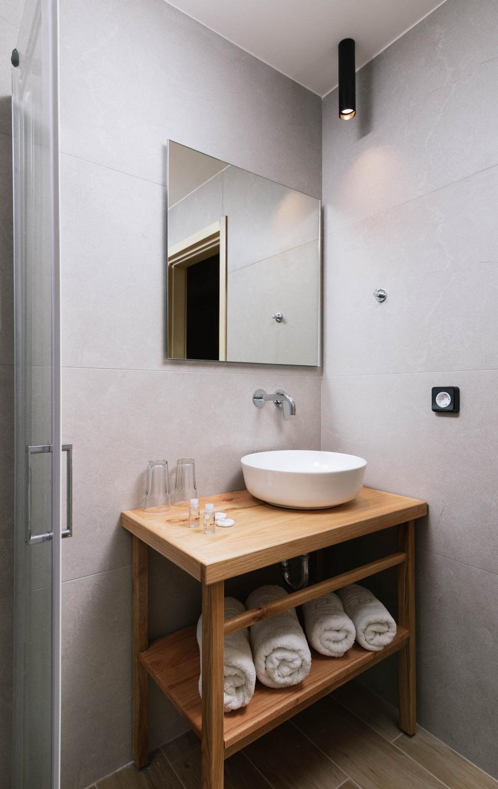 Standard Double Room - Photo 6
