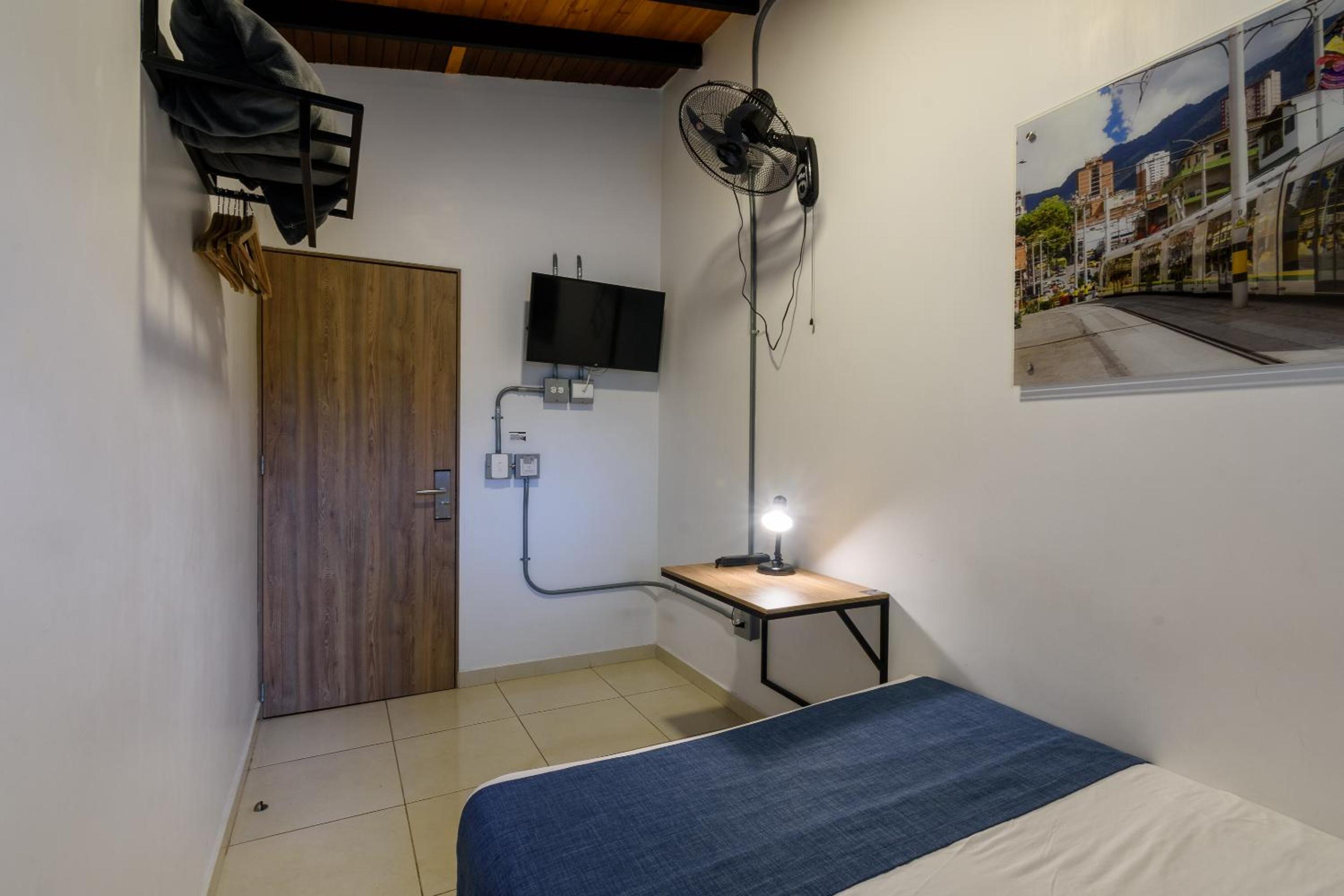 Single Room photo 3