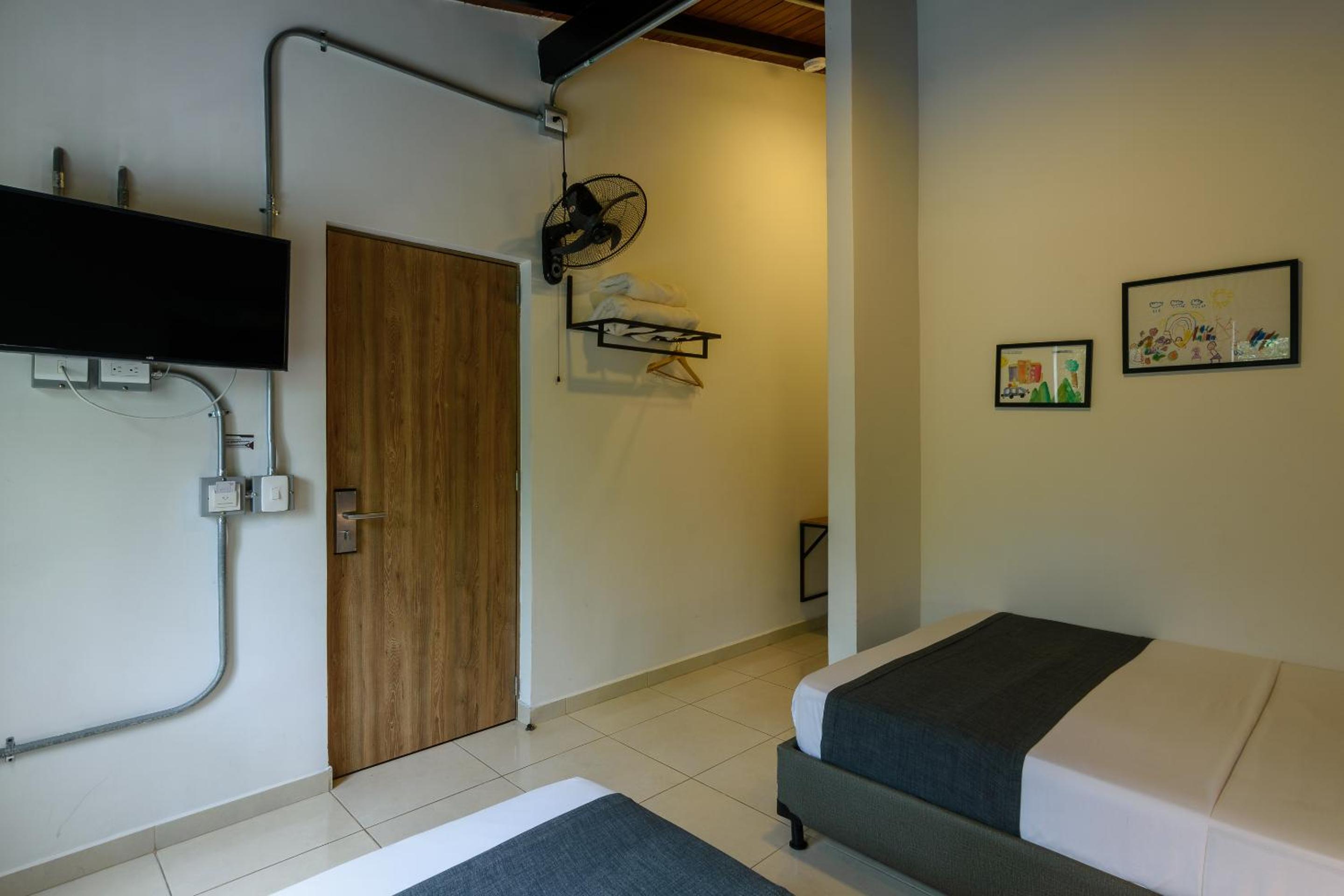 Twin Room - Photo 3