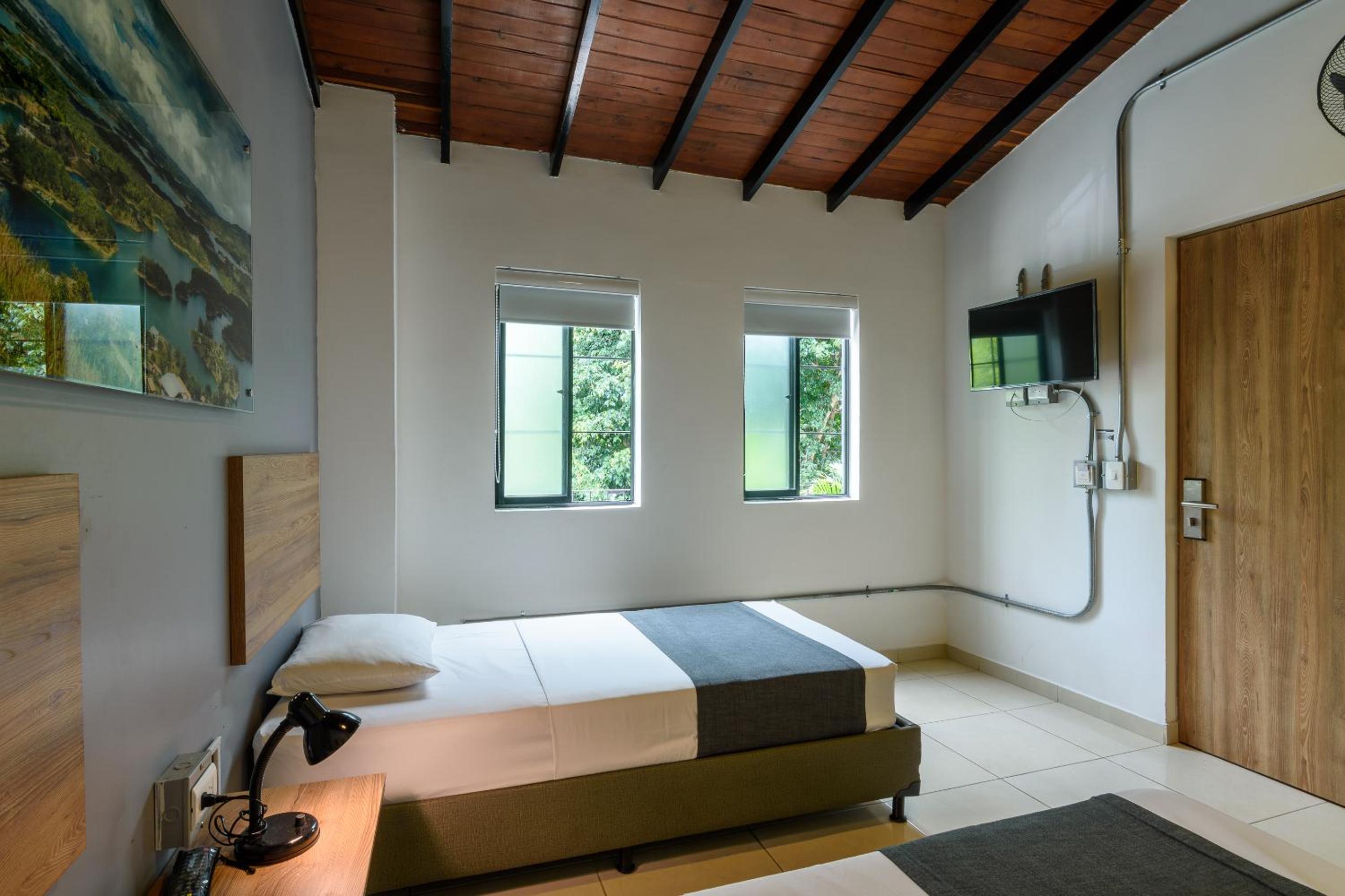 Twin Room - Photo 10
