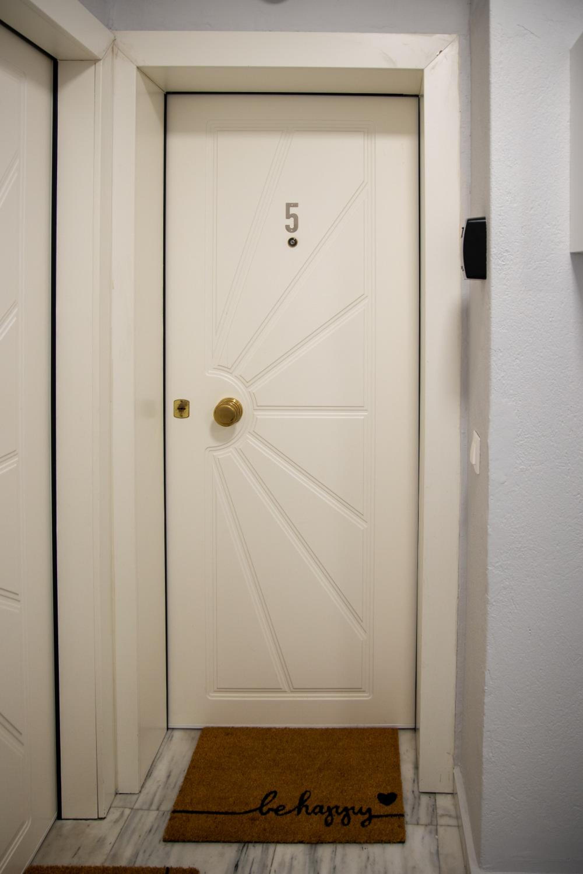 One-Bedroom Apartment - Photo 8