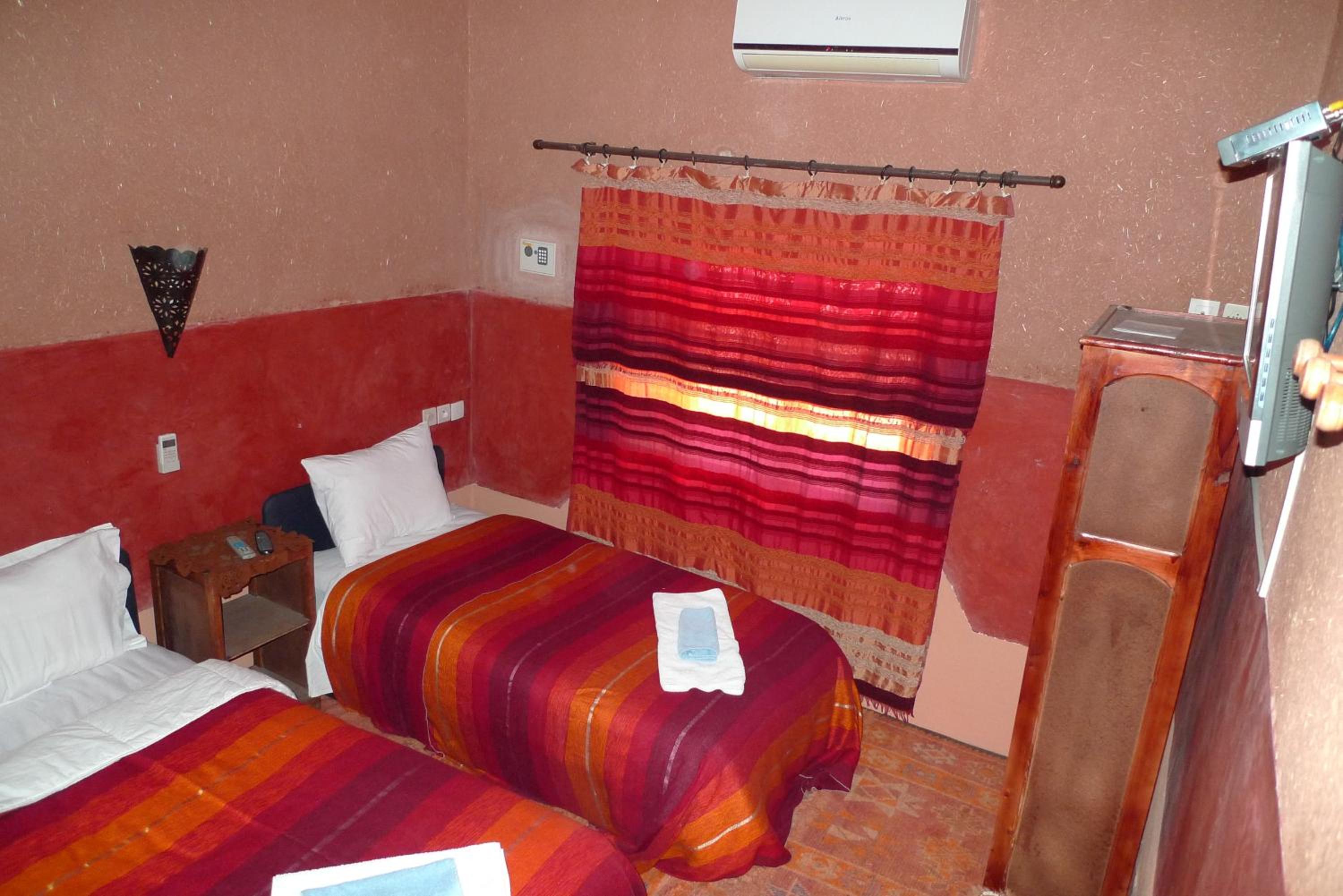 Twin Room with View - Photo 6