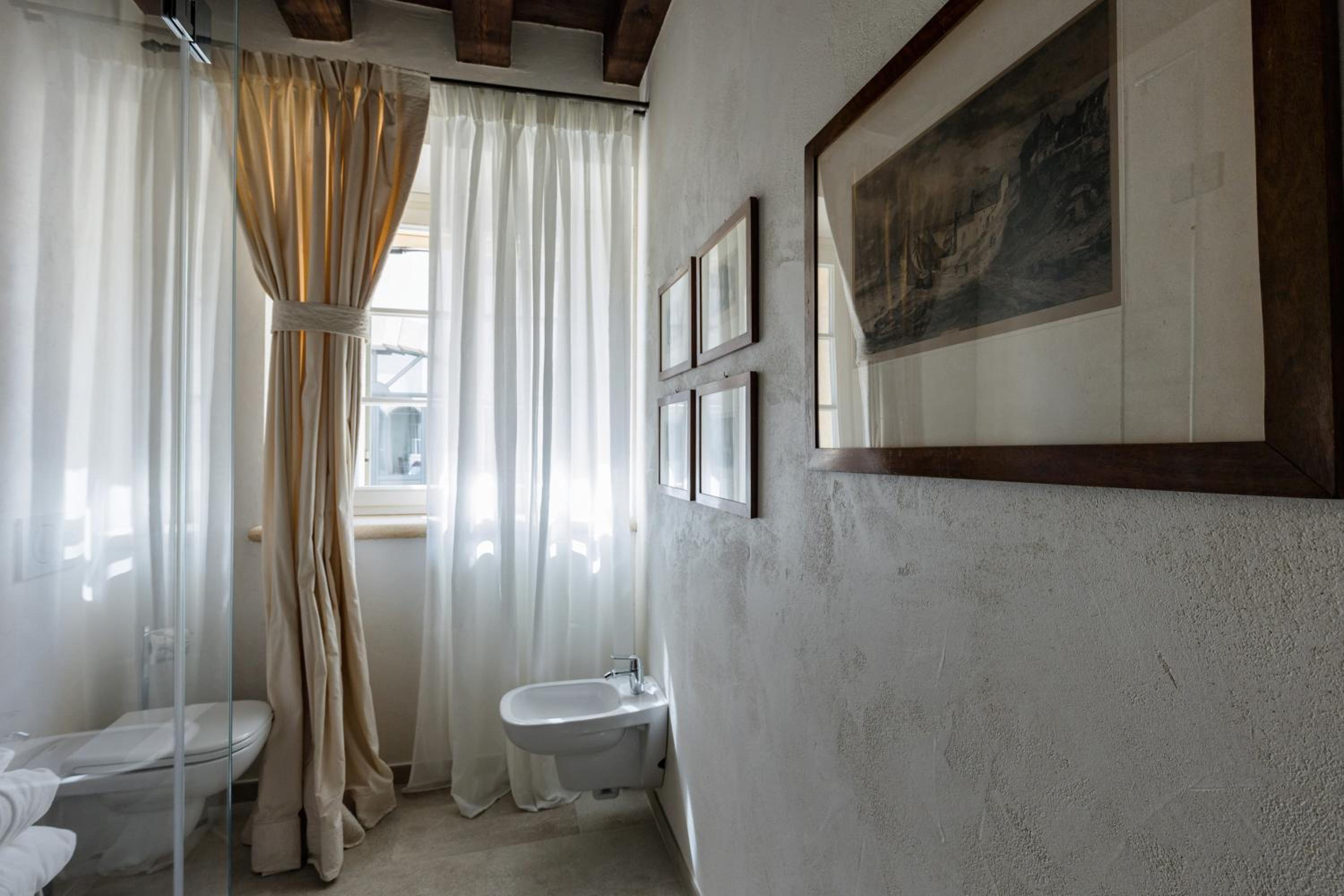 Double Room with Private Bathroom - Photo 6