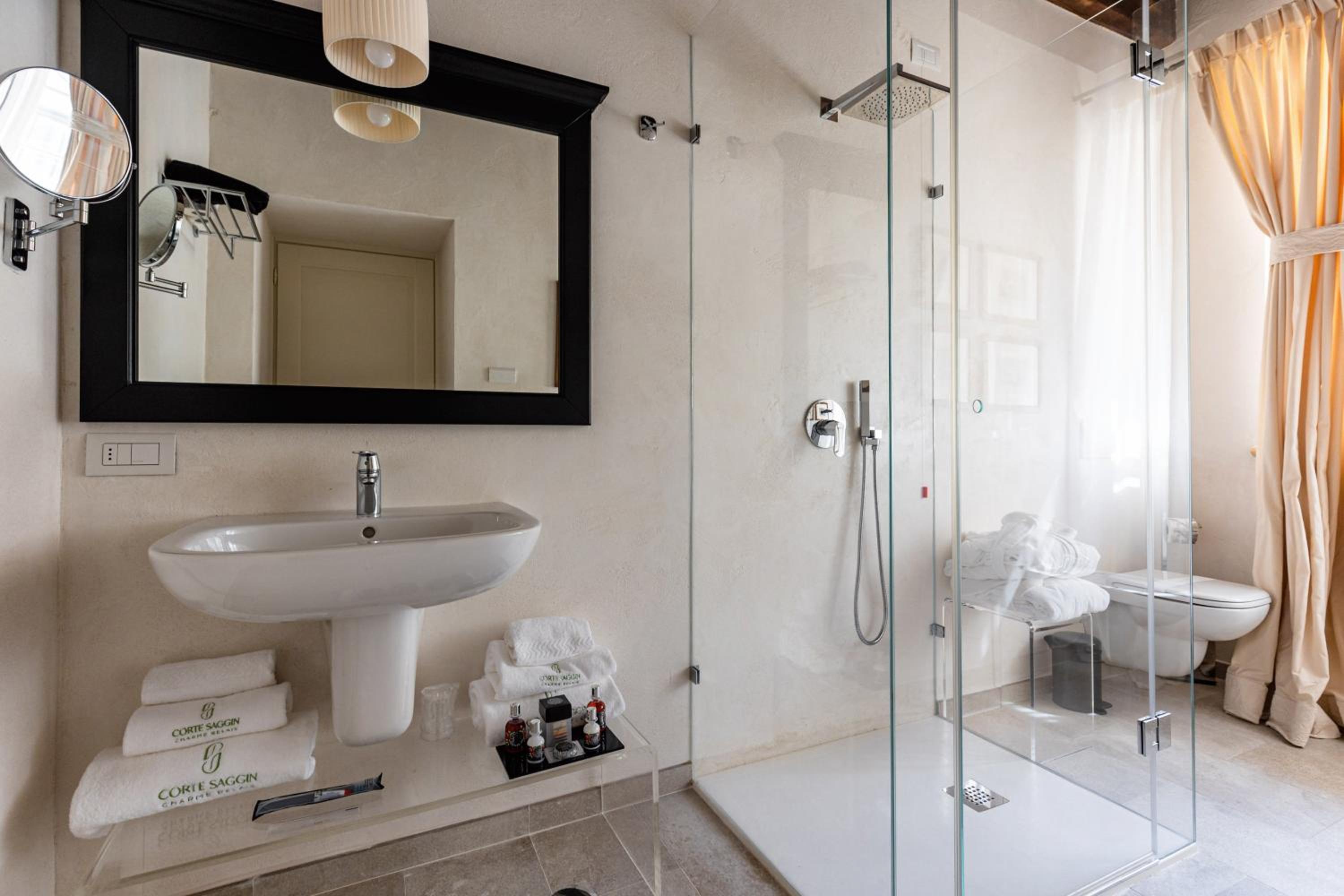 Double Room with Private Bathroom - Photo 3