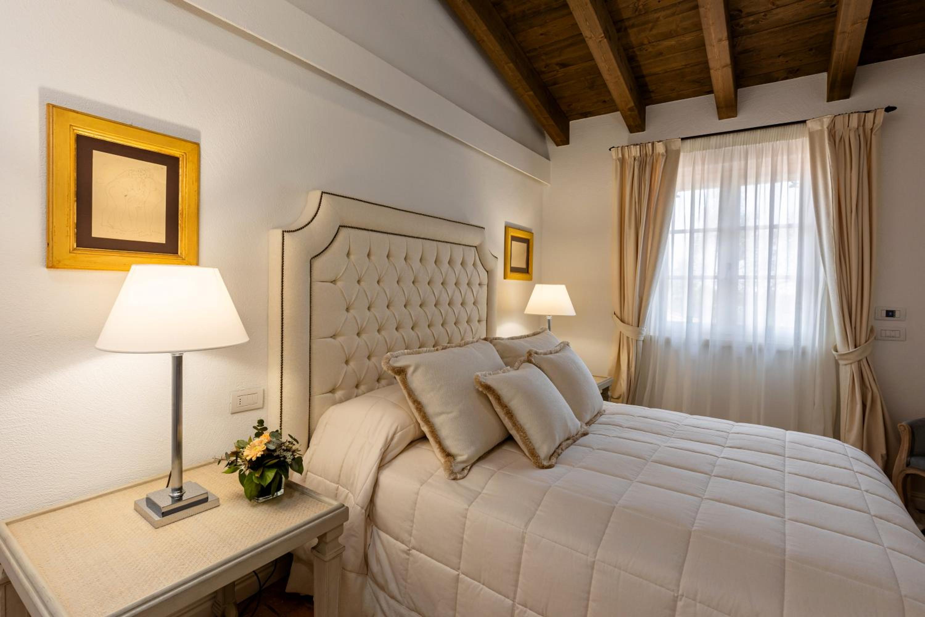 Deluxe Room - Photo 4