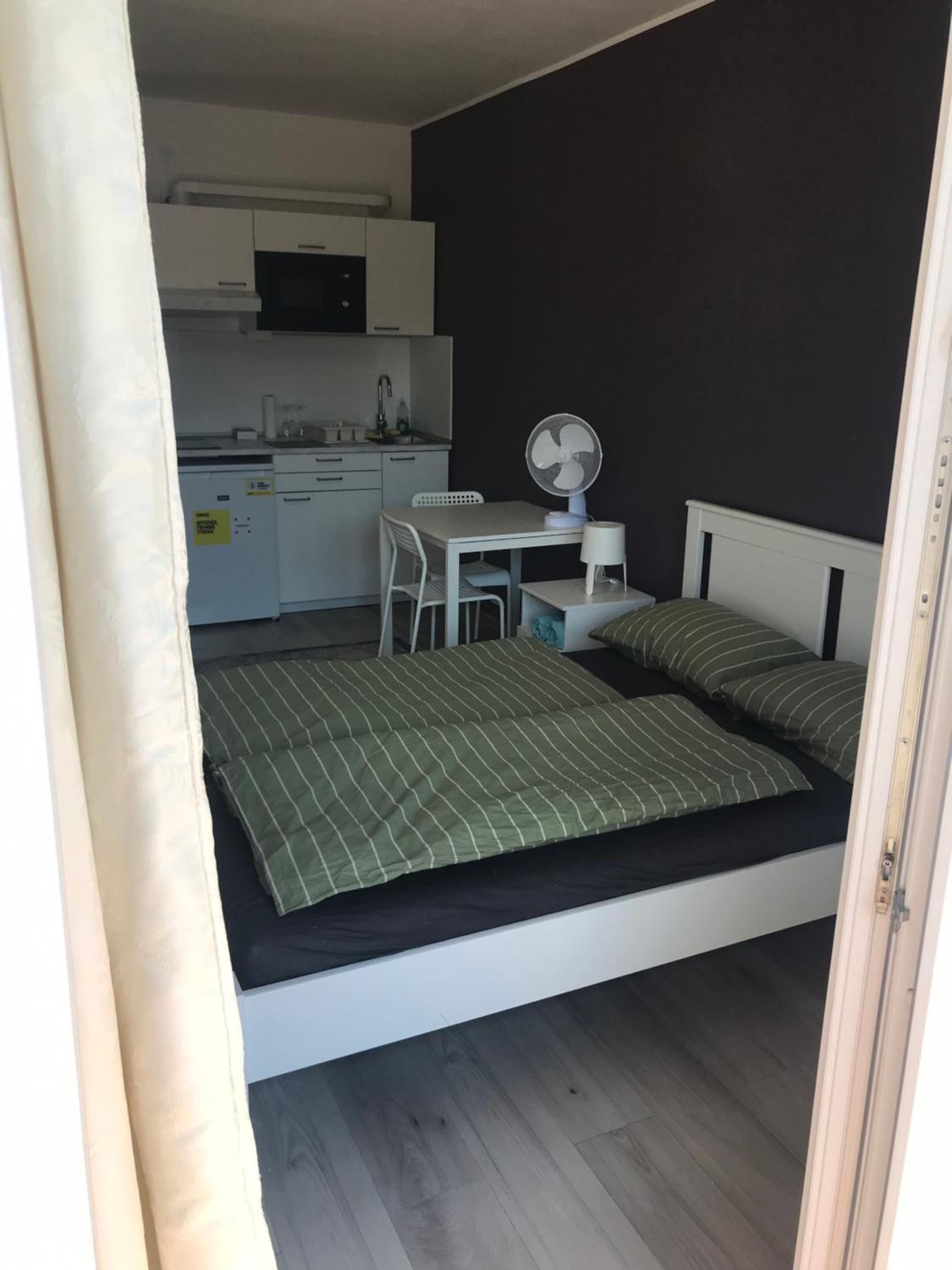 One-Bedroom Apartment - Photo 6