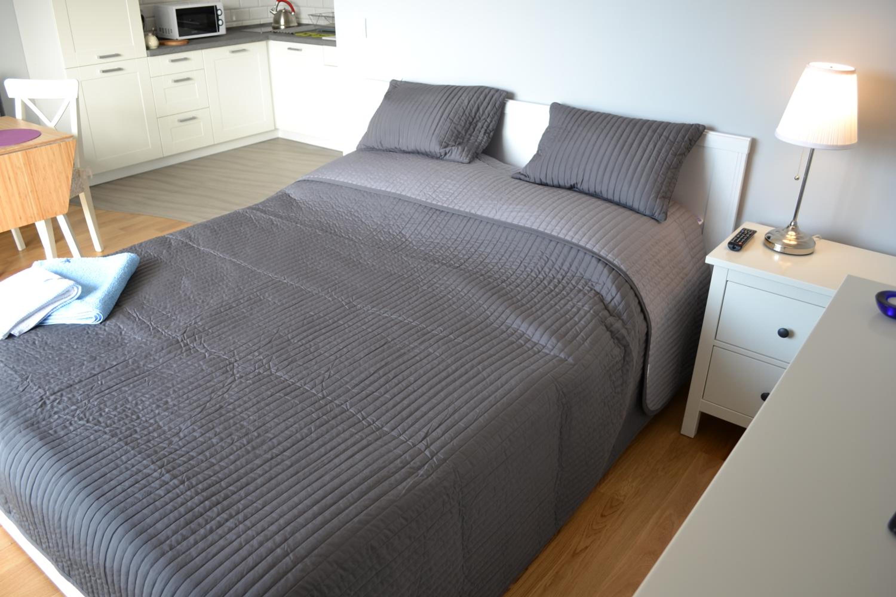 Apartment with Balcony - Photo 12