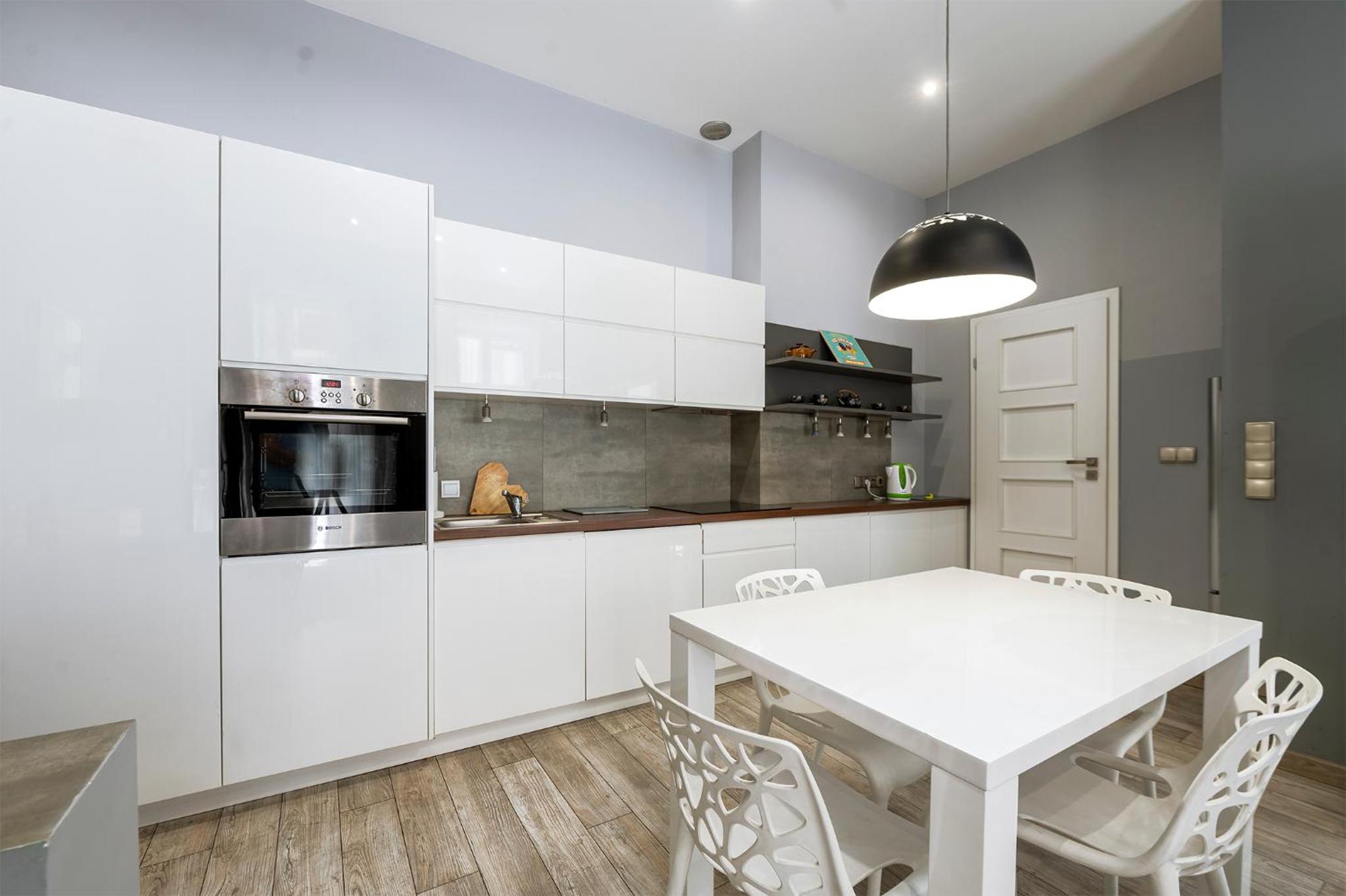 One-Bedroom Apartment - Photo 1