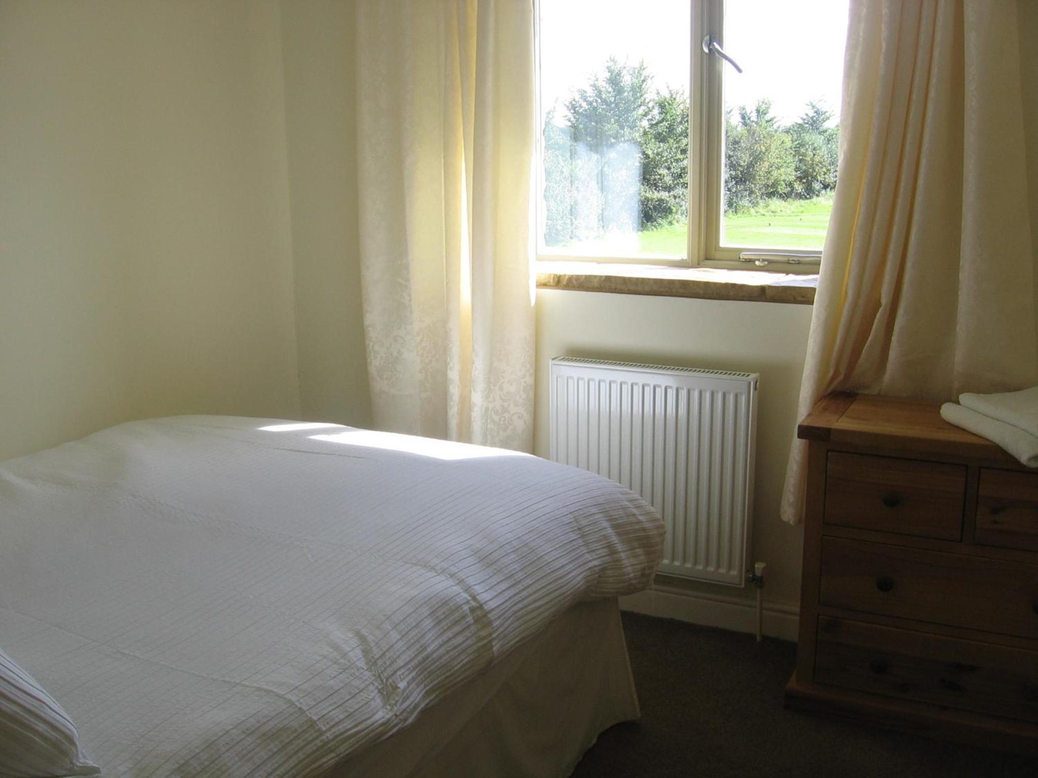 Three-Bedroom Cottage - Photo 4