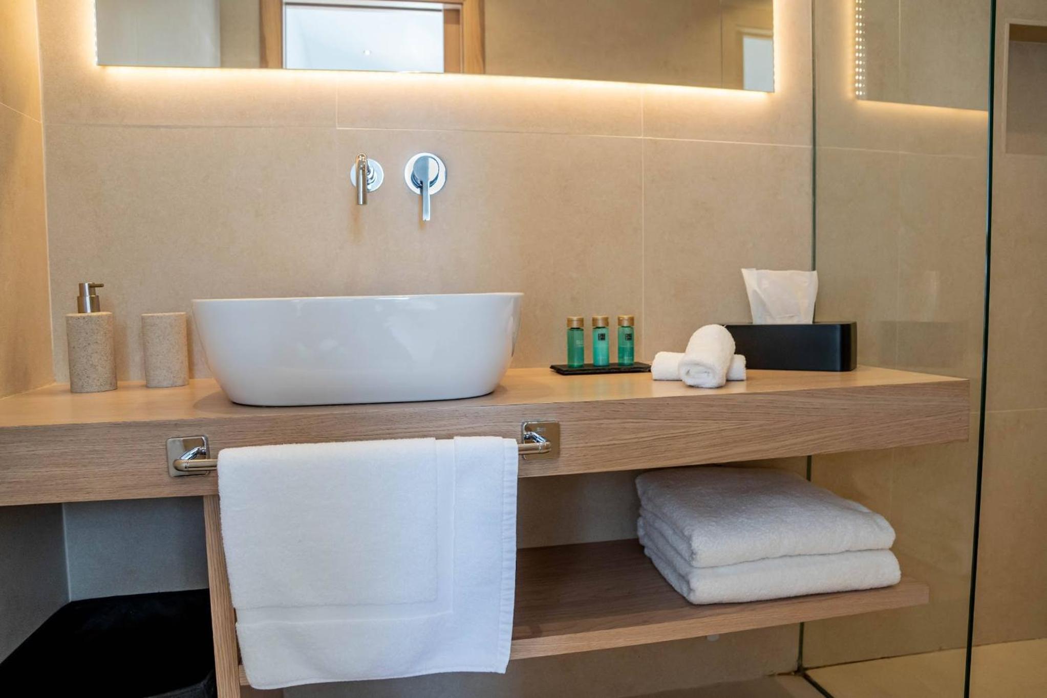 Superior Double Room - Photo 11