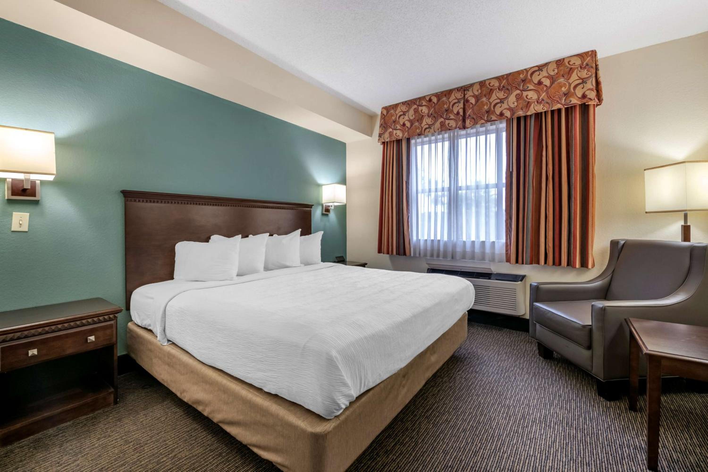 King Room - Non Smoking - Photo 1