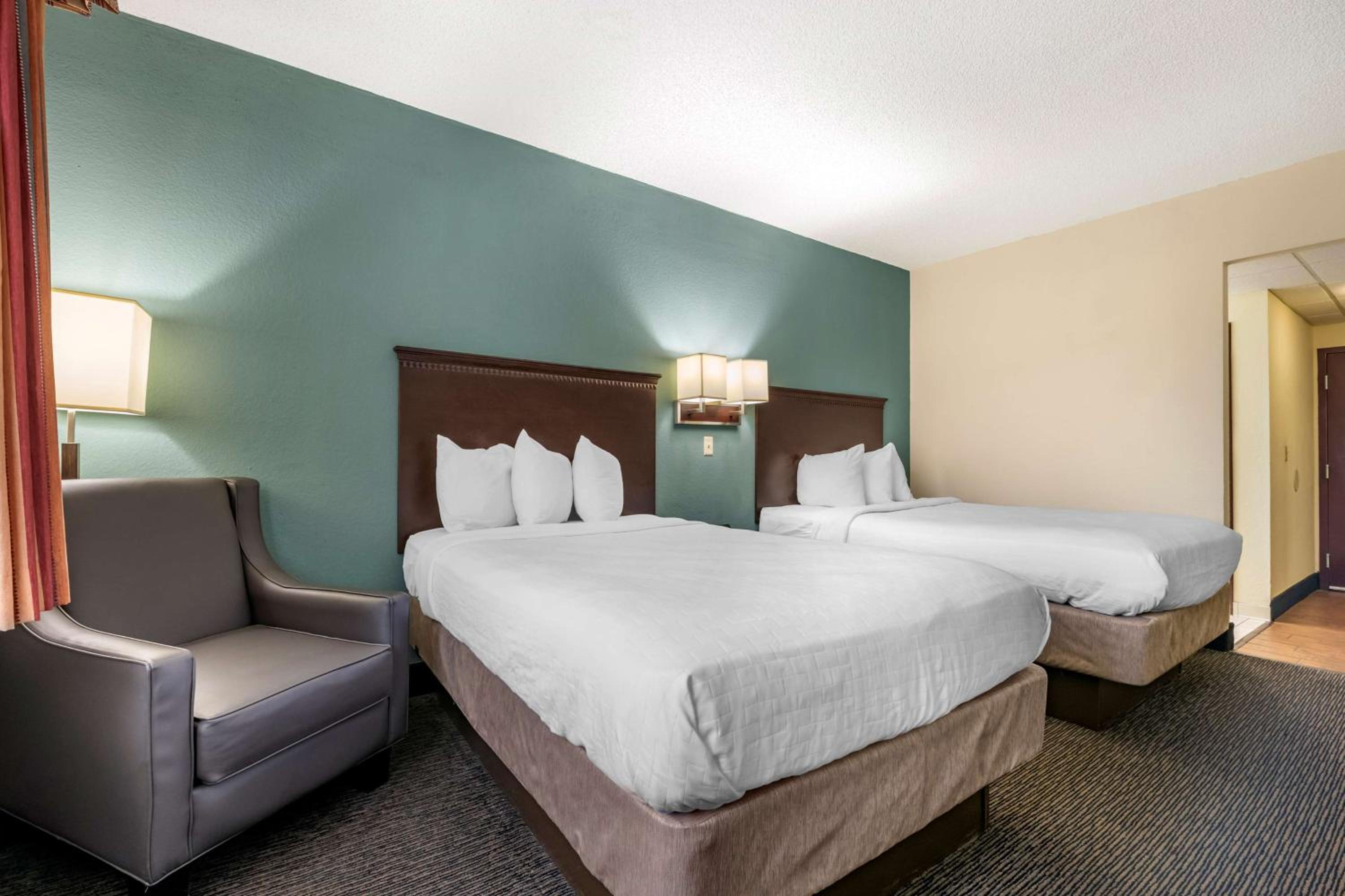 Double Room with Two Double Beds - Photo 1