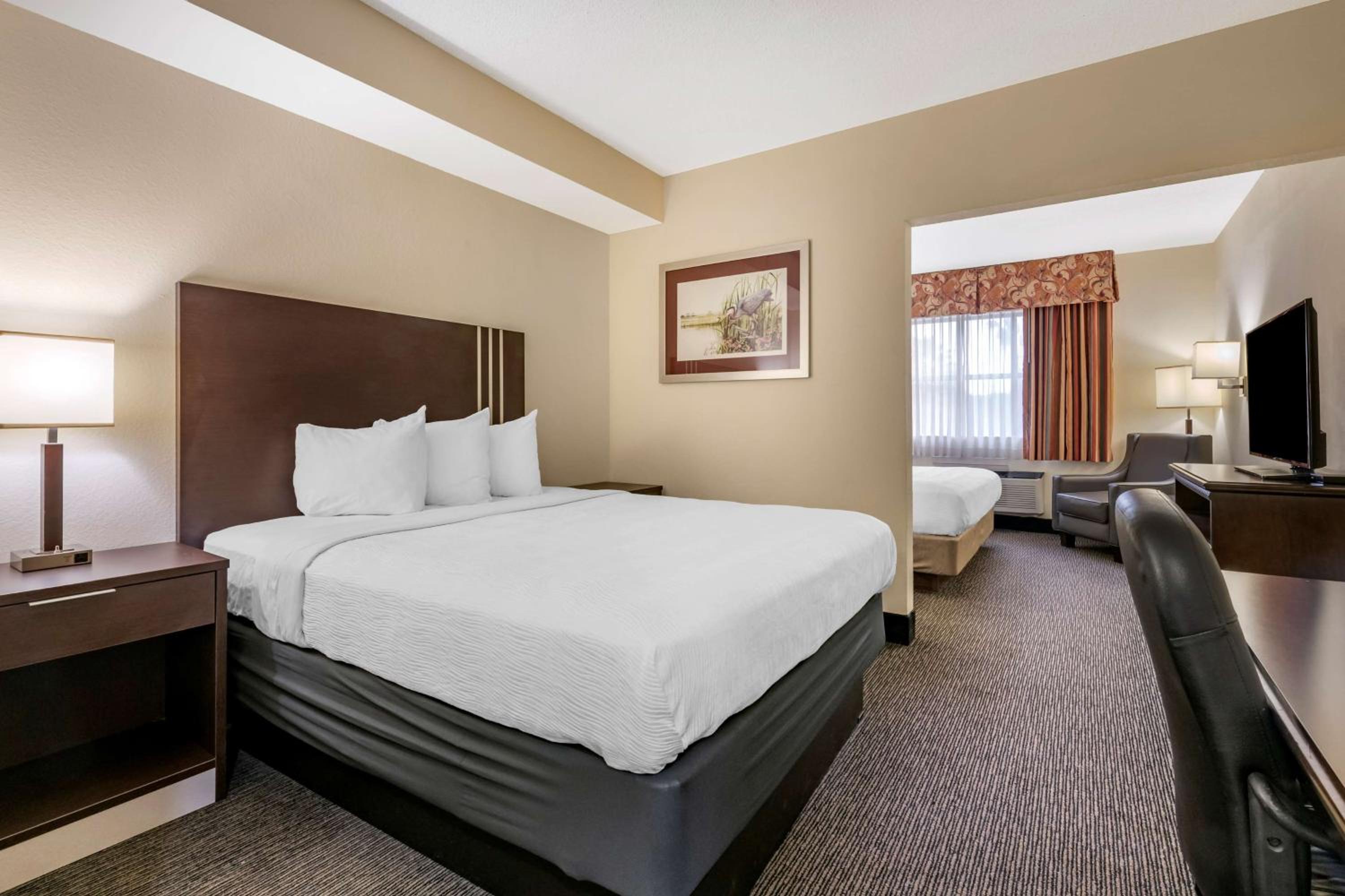Junior Suite with King Bed and Queen Bed - Non-Smoking - Photo 1