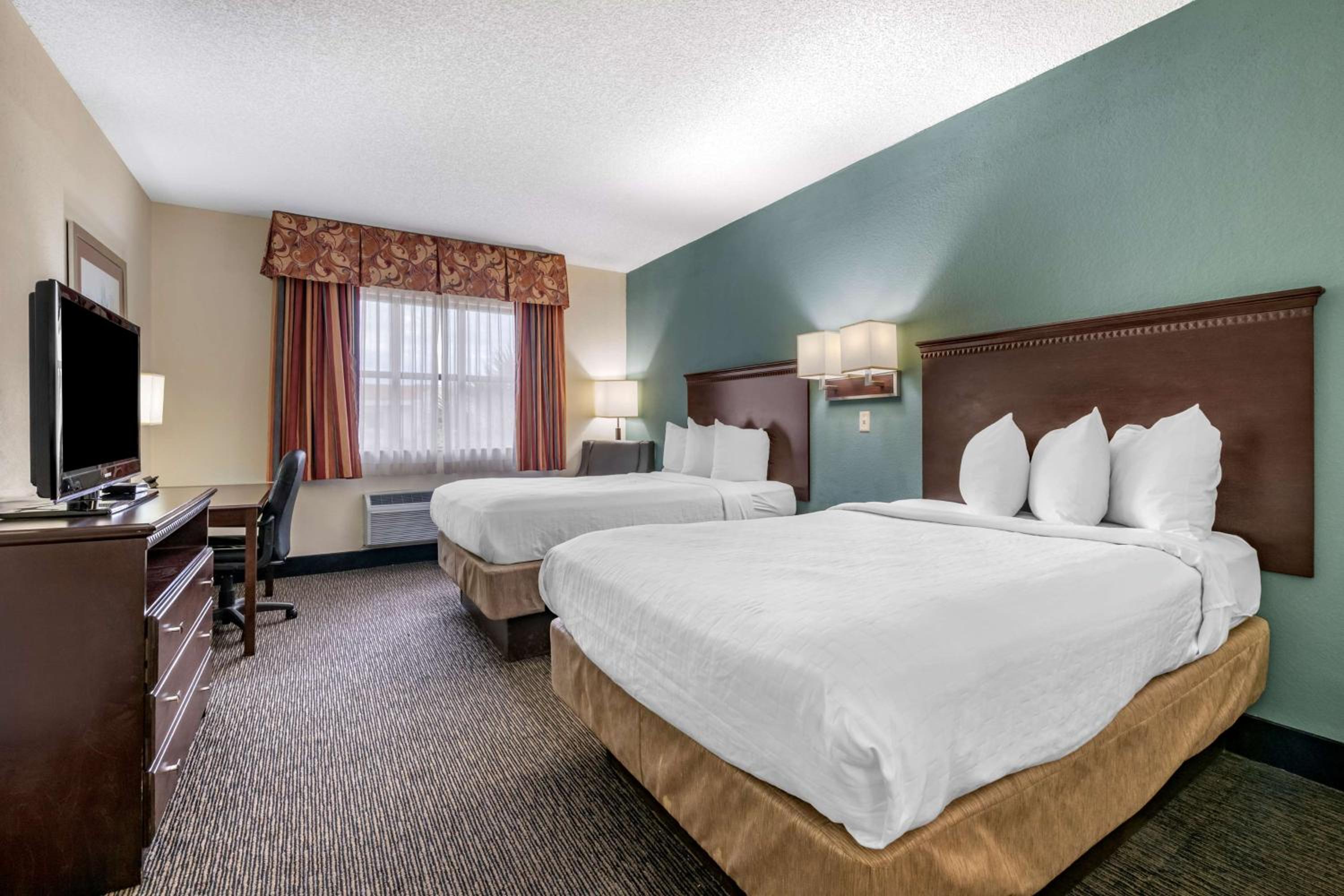 Double Room with Two Double Beds - Photo 6