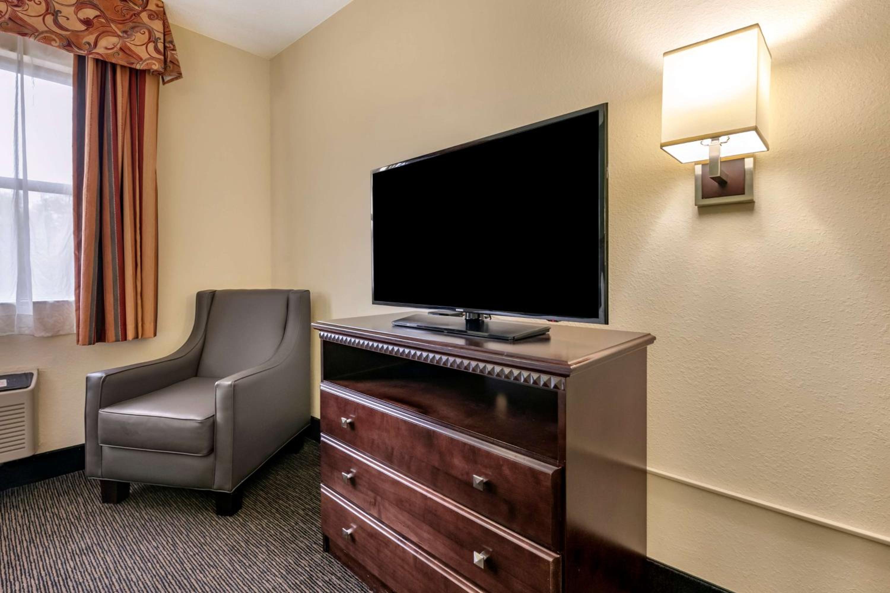 Double Room with Two Double Beds - Photo 2