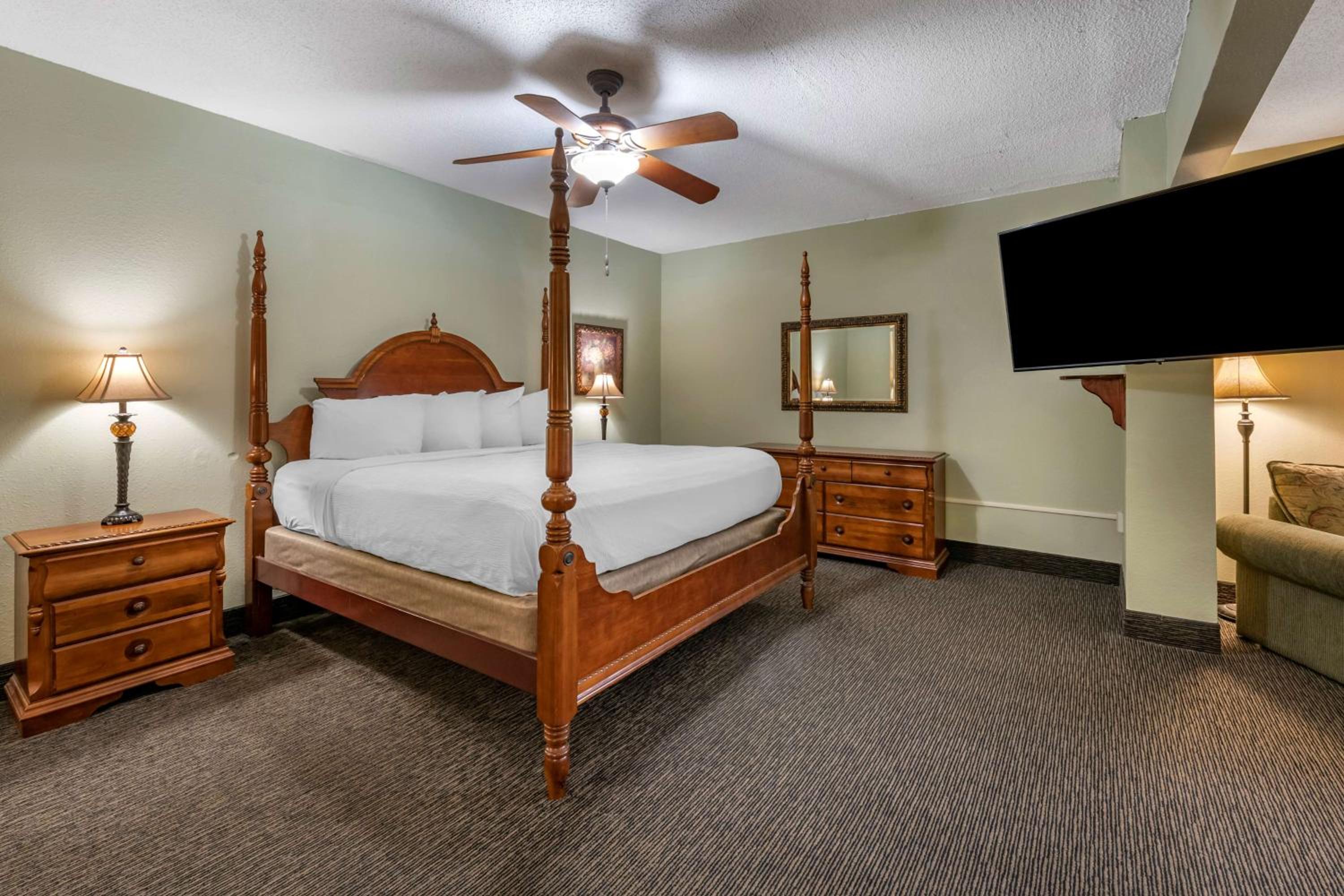 King Suite with Sofa Bed and Hot Tub - Photo 2