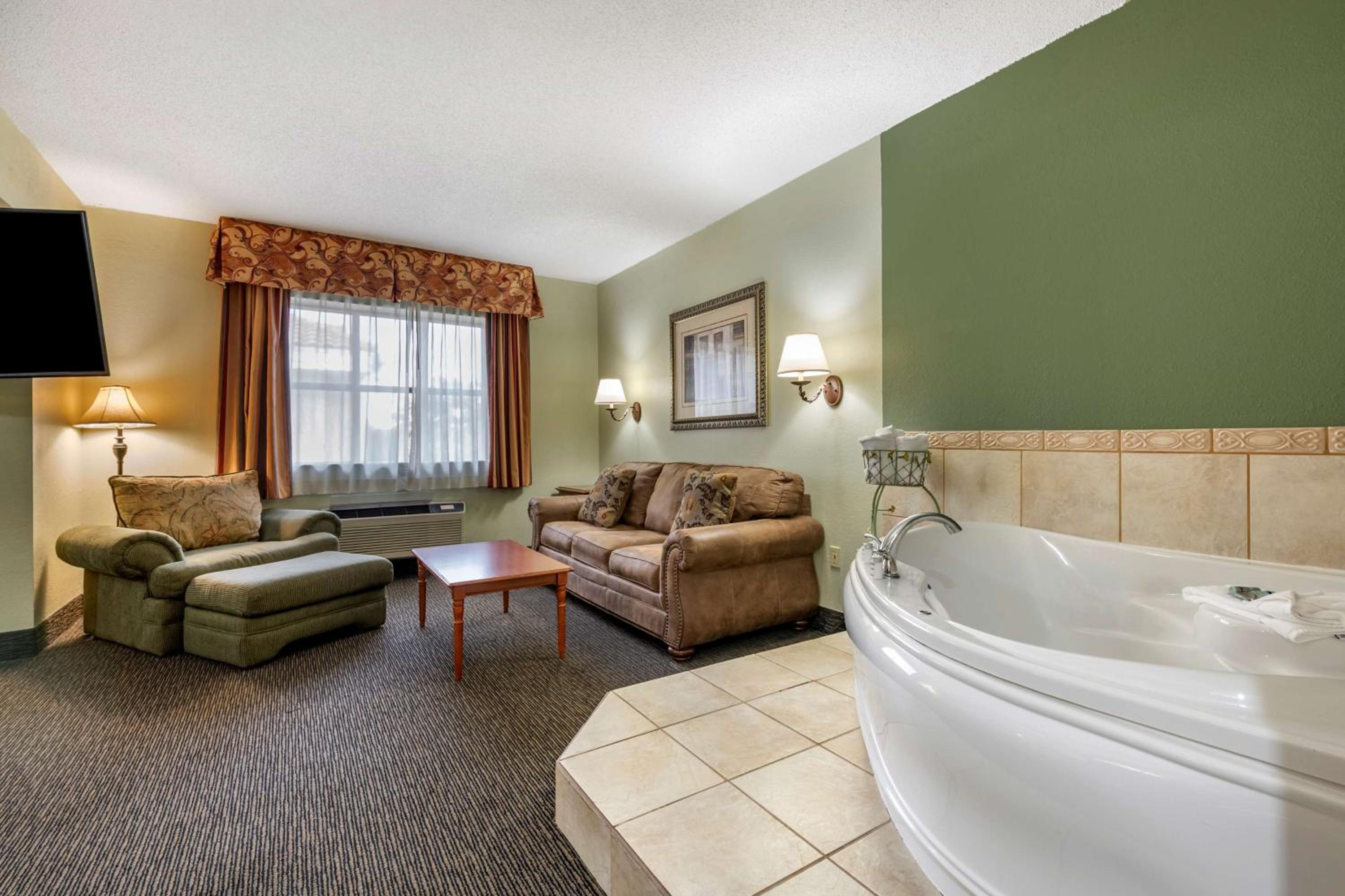 King Suite with Sofa Bed and Hot Tub - Photo 3