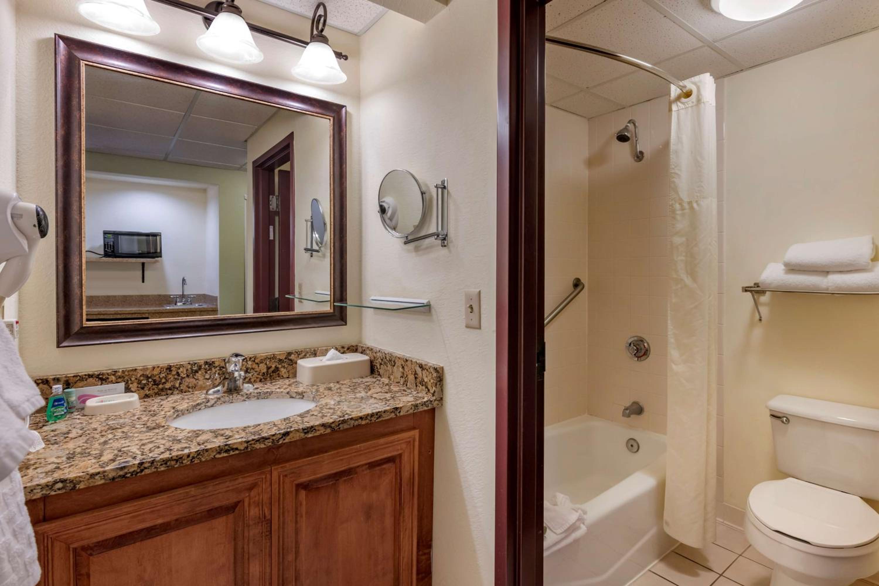 King Suite with Sofa Bed and Hot Tub - Photo 4