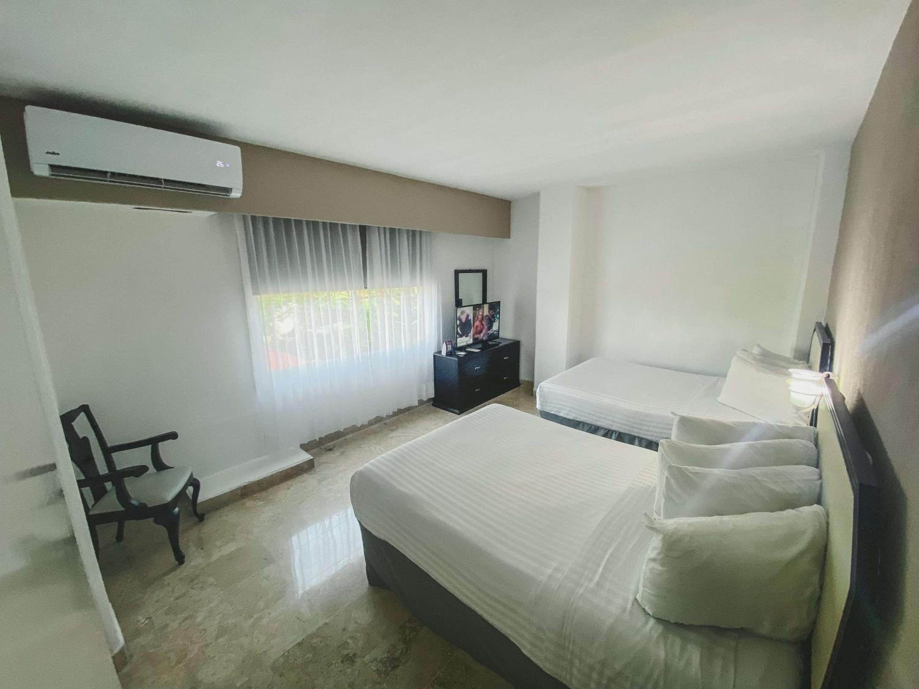 Double Room With Two Double Beds - Non-Smoking photo 1