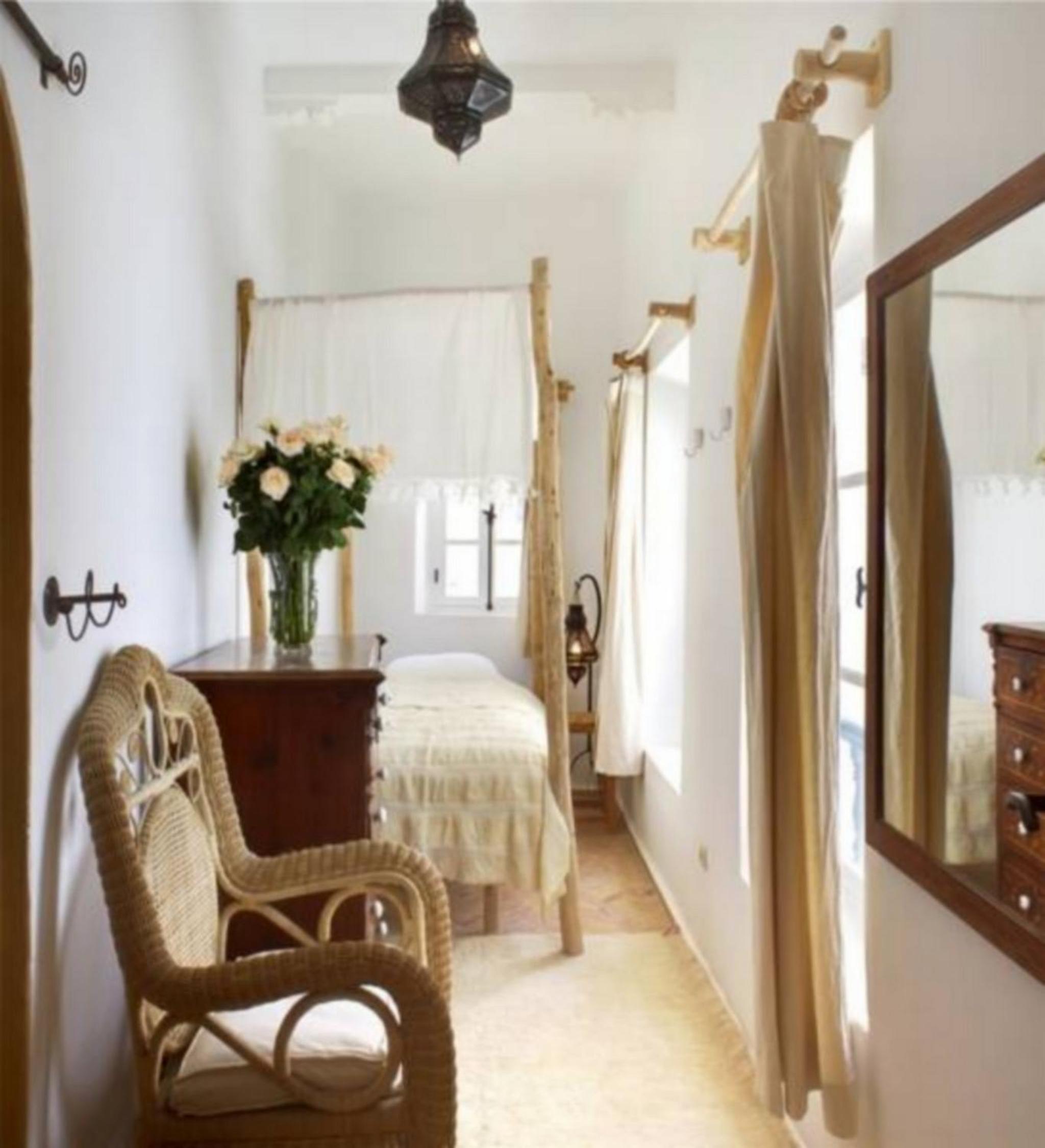 Single Room with Bathroom photo 2