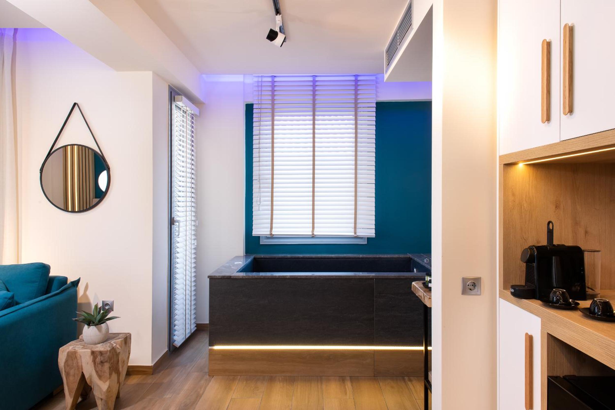 Deluxe Suite with Spa Bath photo 2