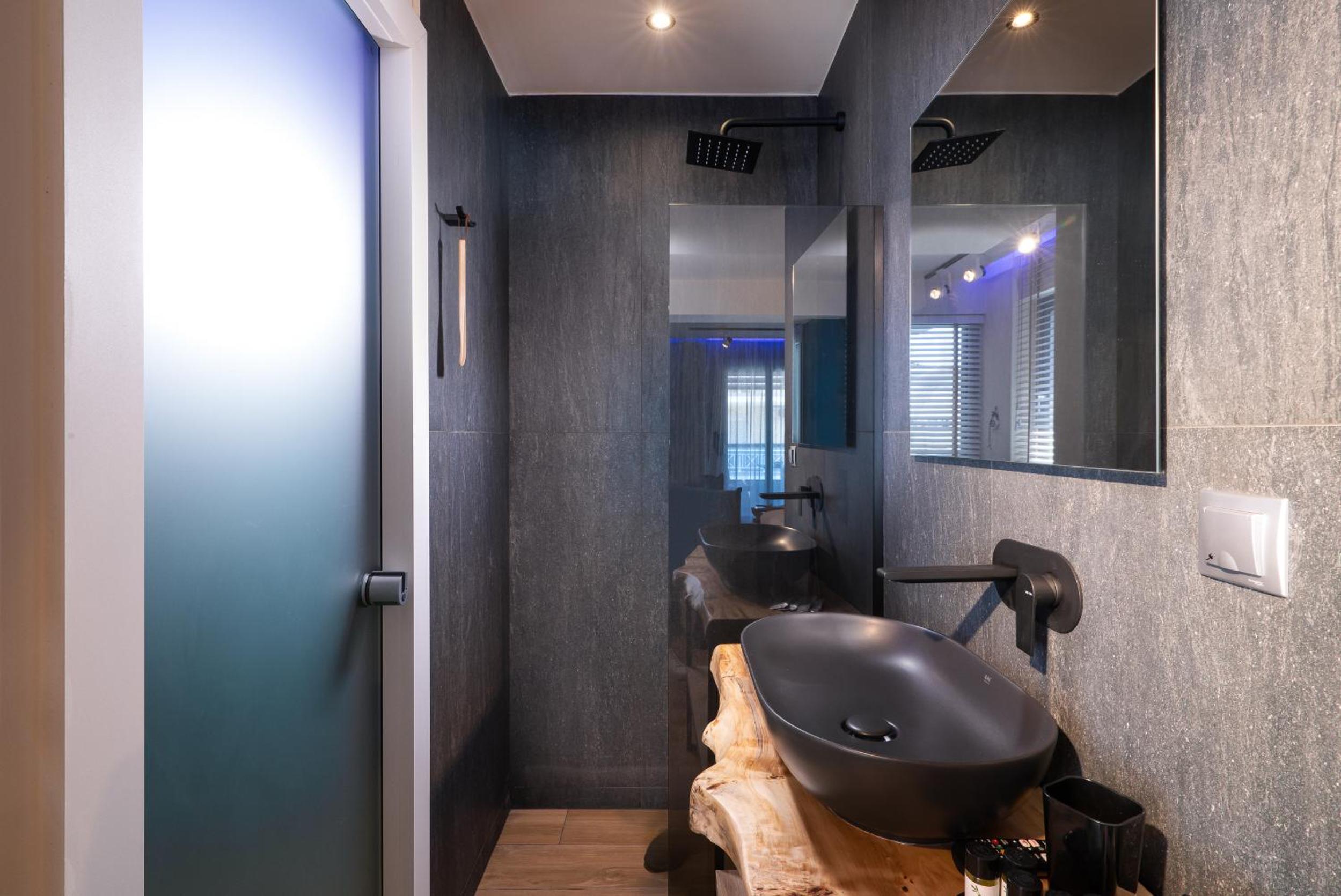 Deluxe Suite with Spa Bath photo 3