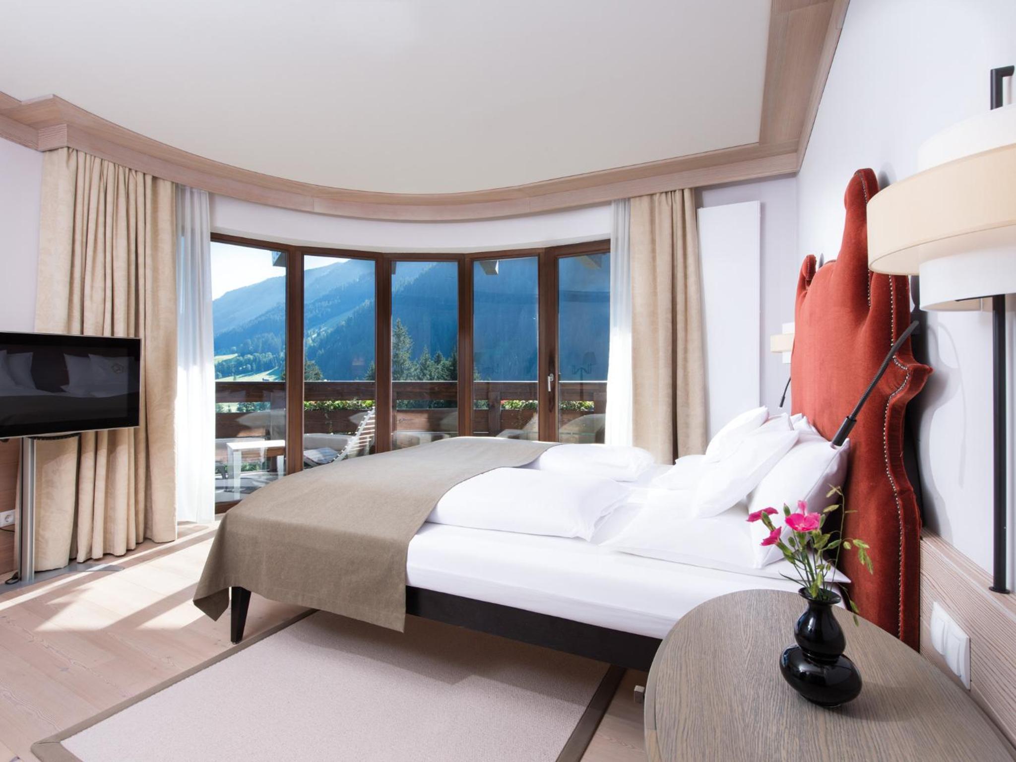 Suite - Photo 1