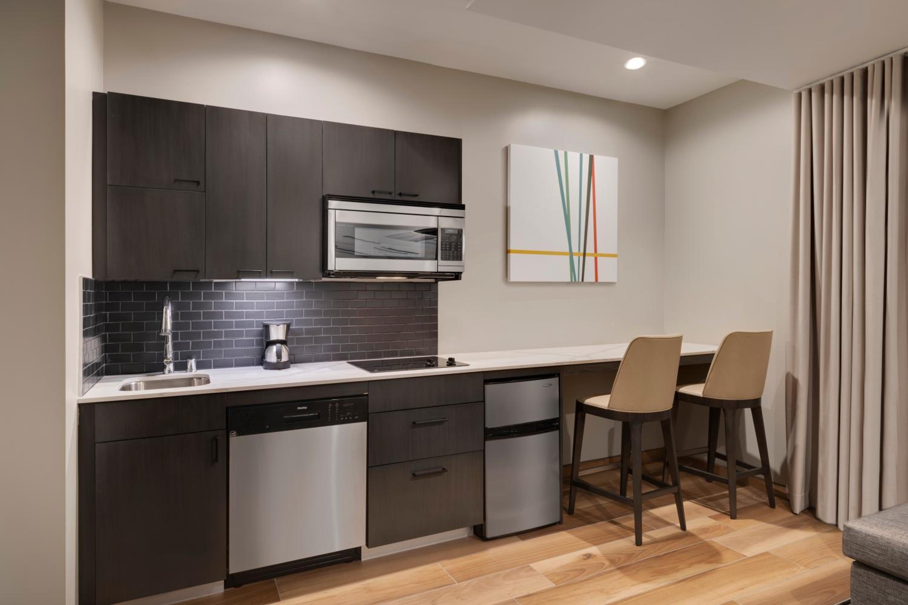 Accessible Studio Kitchen Suite/Tub | Two Queen Beds