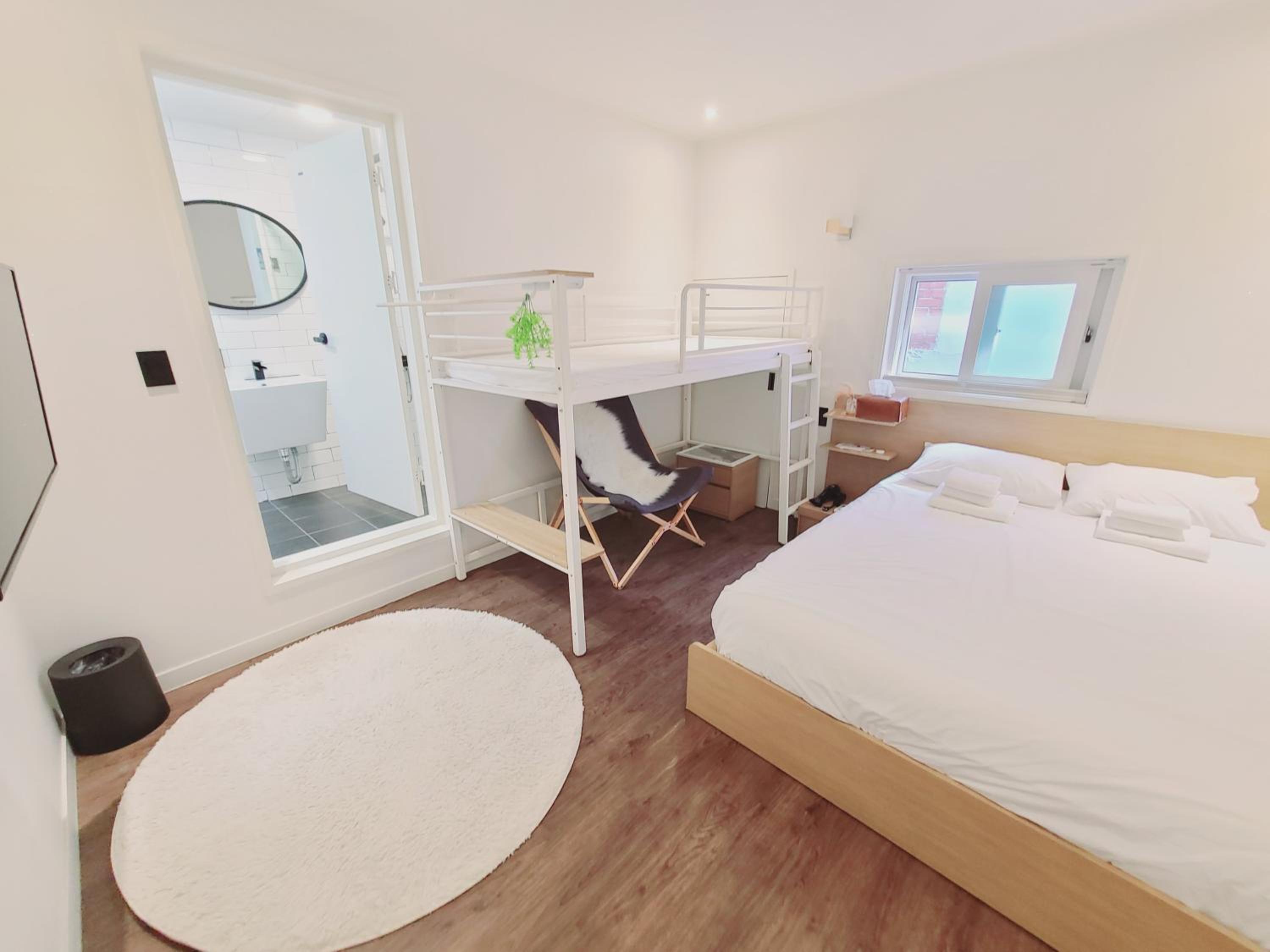 Deluxe Triple Room - Photo 16