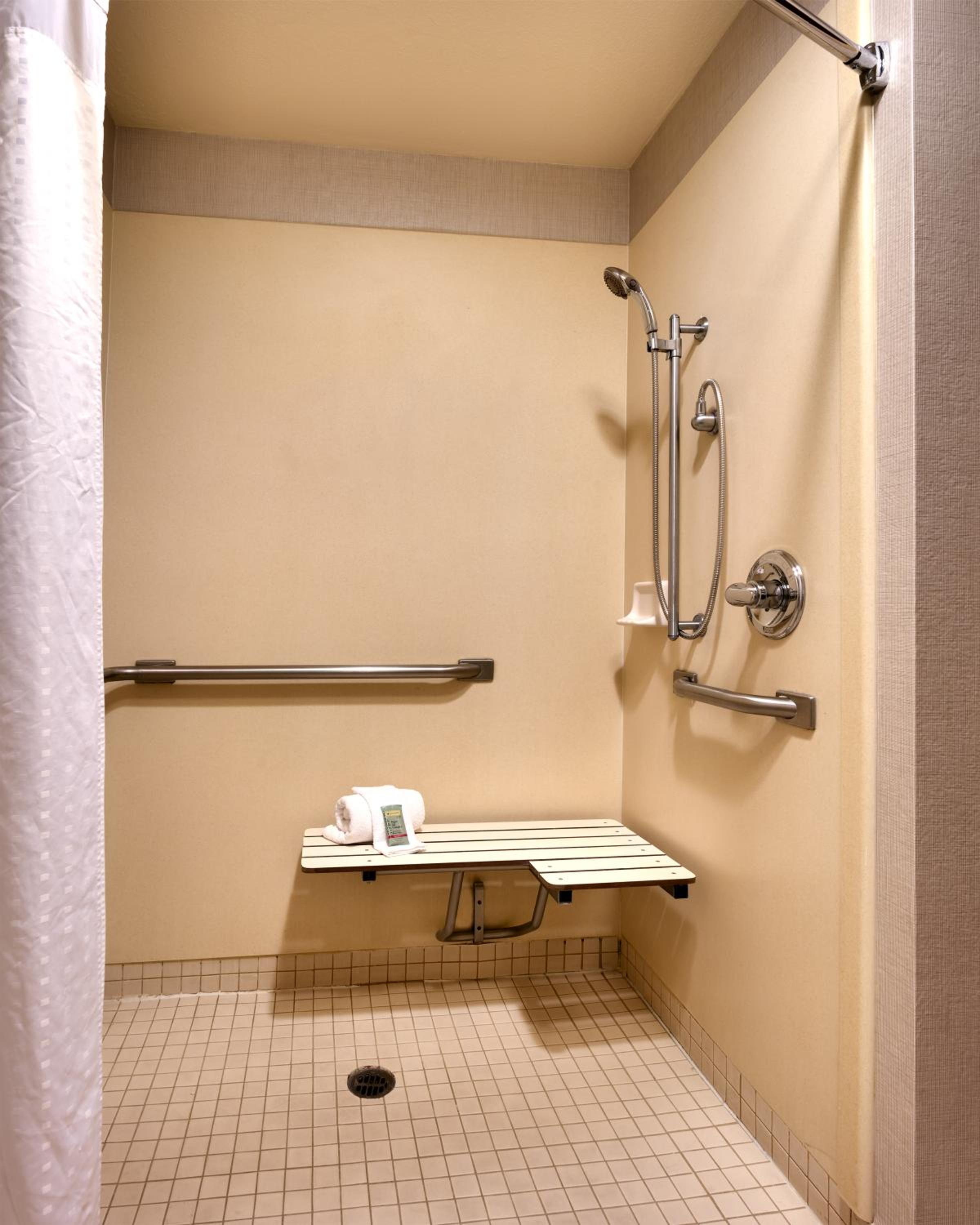 King Room with Roll-in Shower - Disability Access/Non-Smoking - Photo 5