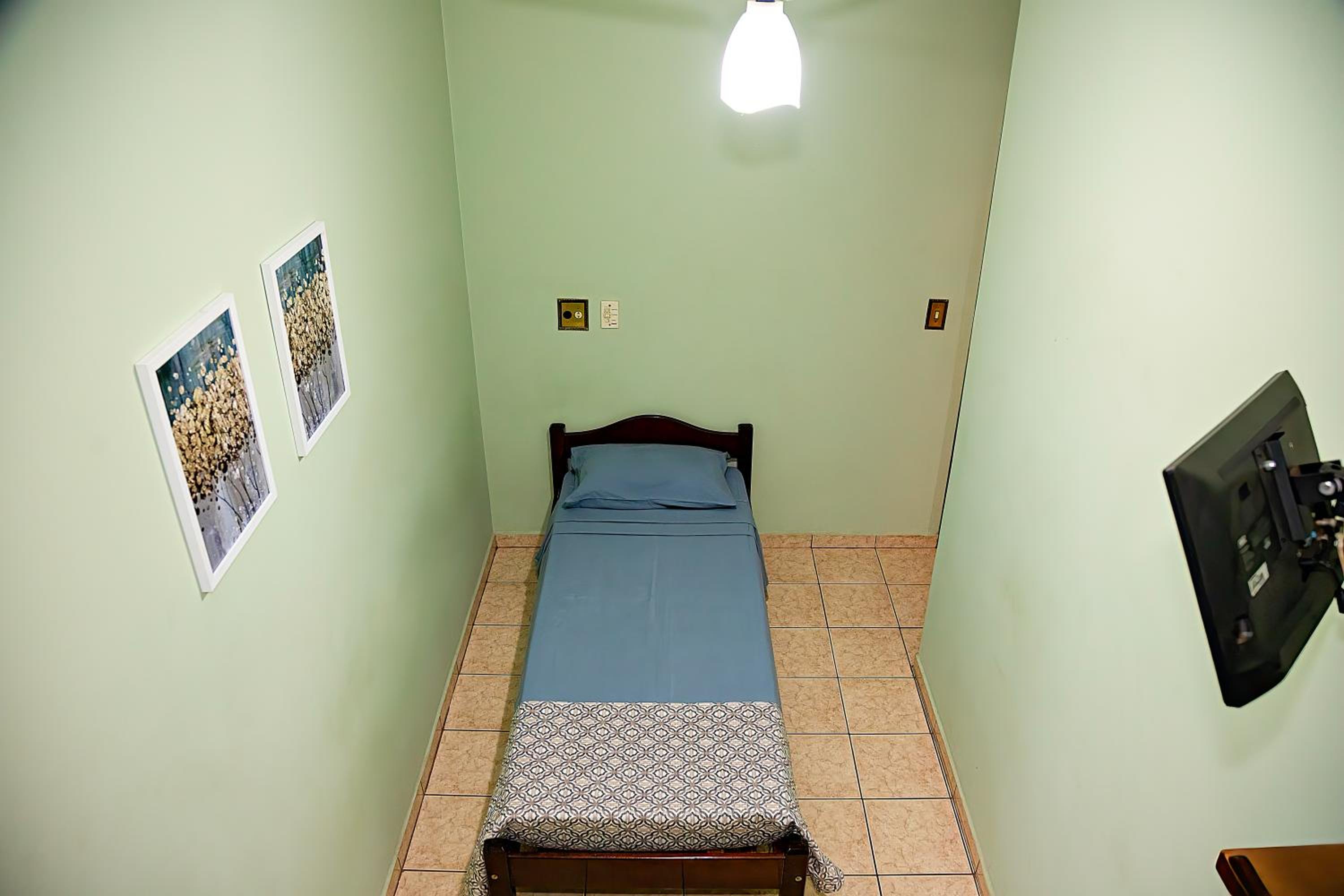 Single Room with Ceiling Fan photo 2