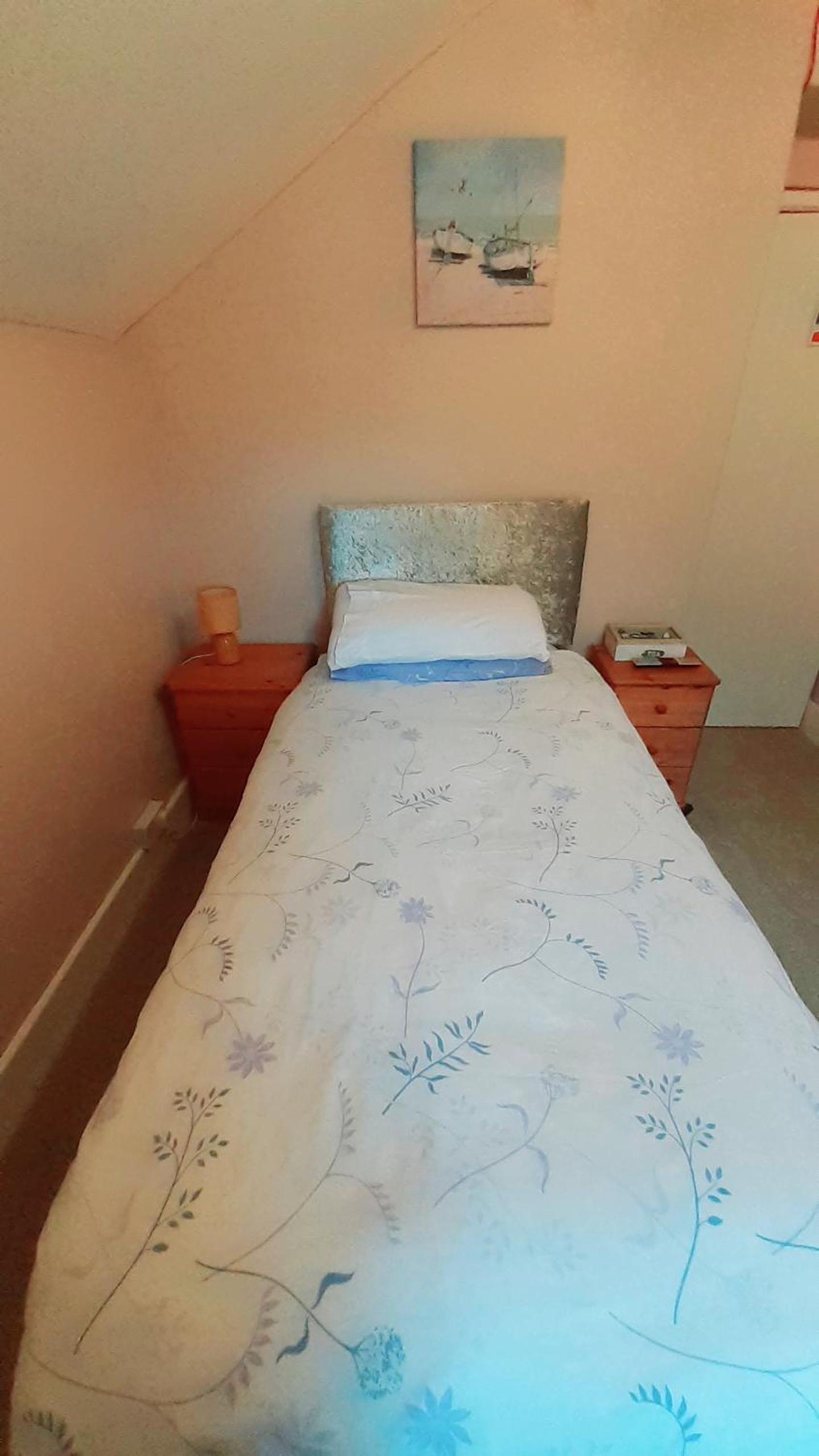 Single Room with Shared Bathroom photo 3