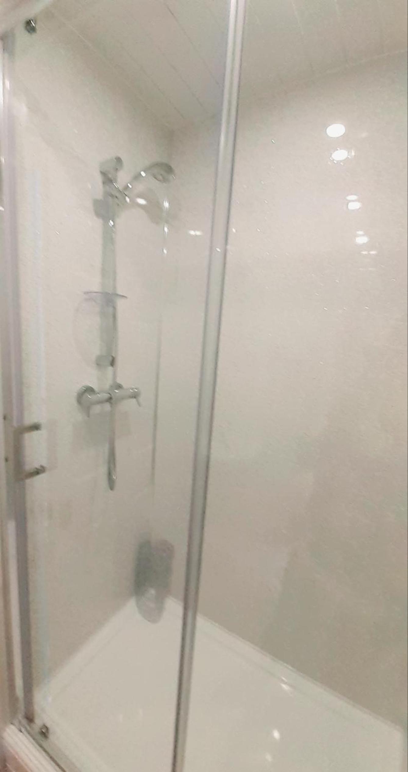 Double Room with Private Bathroom - Photo 31