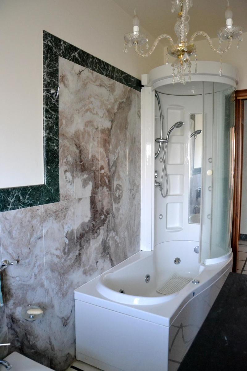 Double Room with Shared Bathroom photo 3
