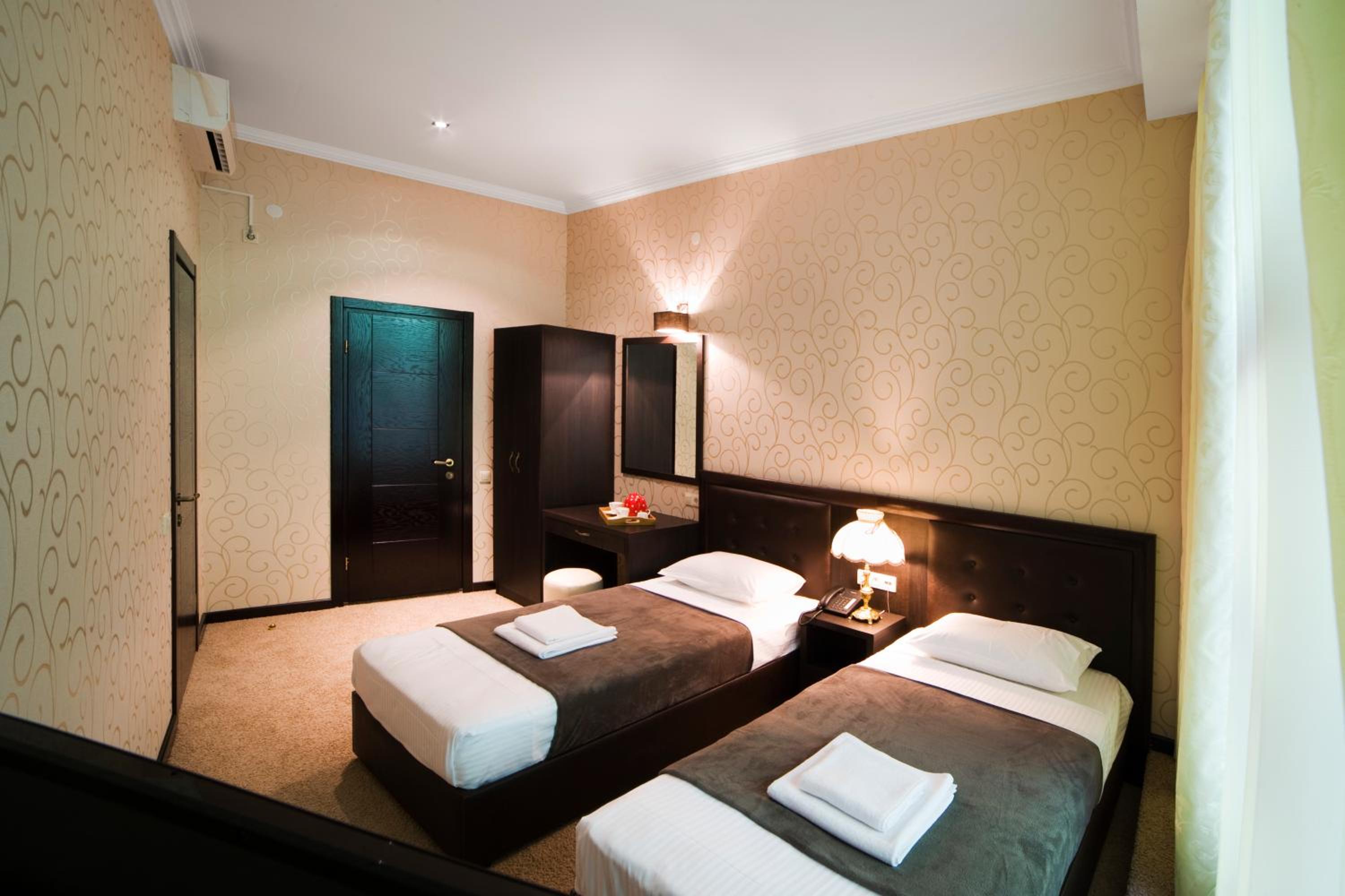 Economy Twin Room - Photo 1