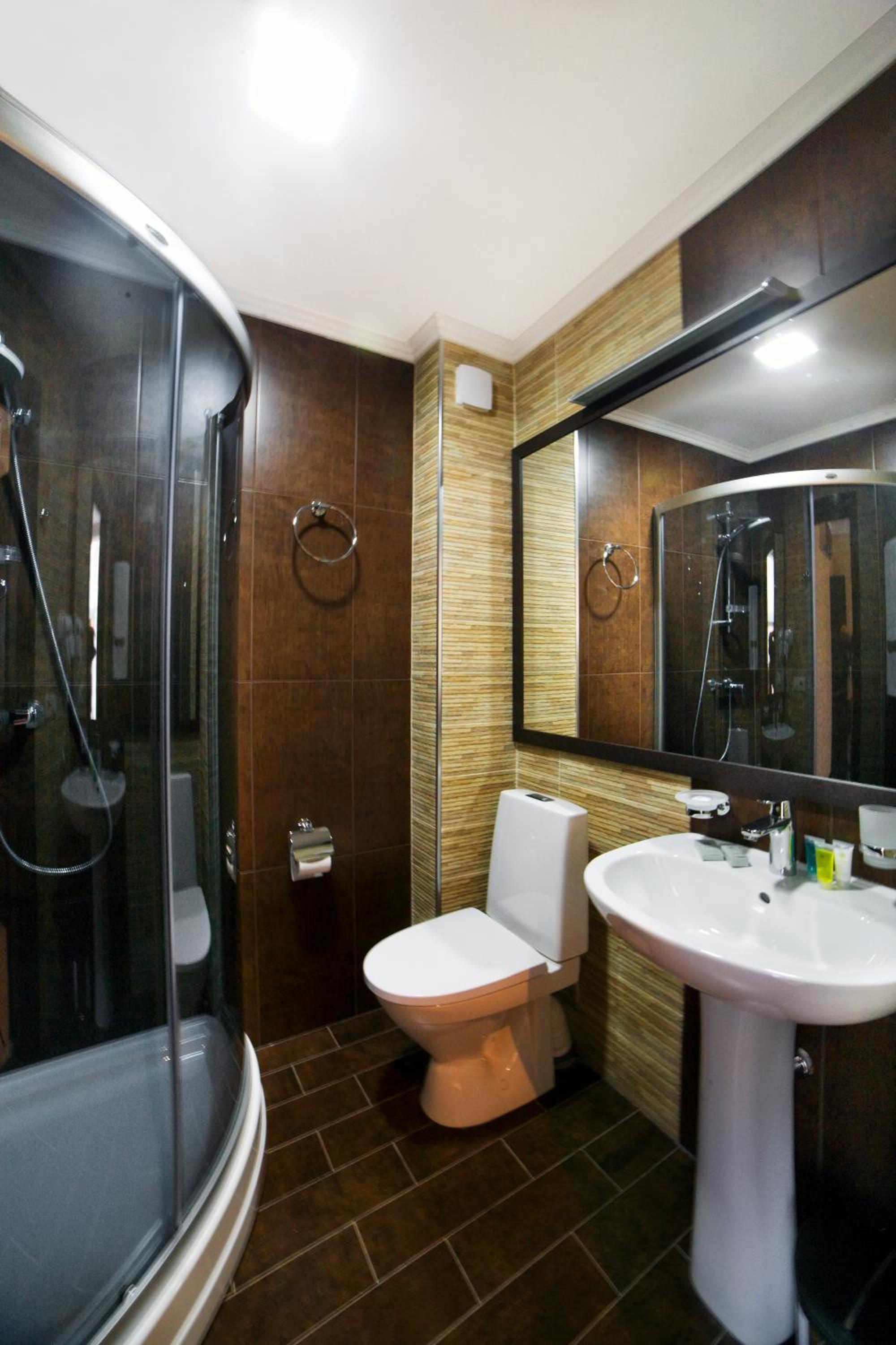 Economy Twin Room - Photo 6