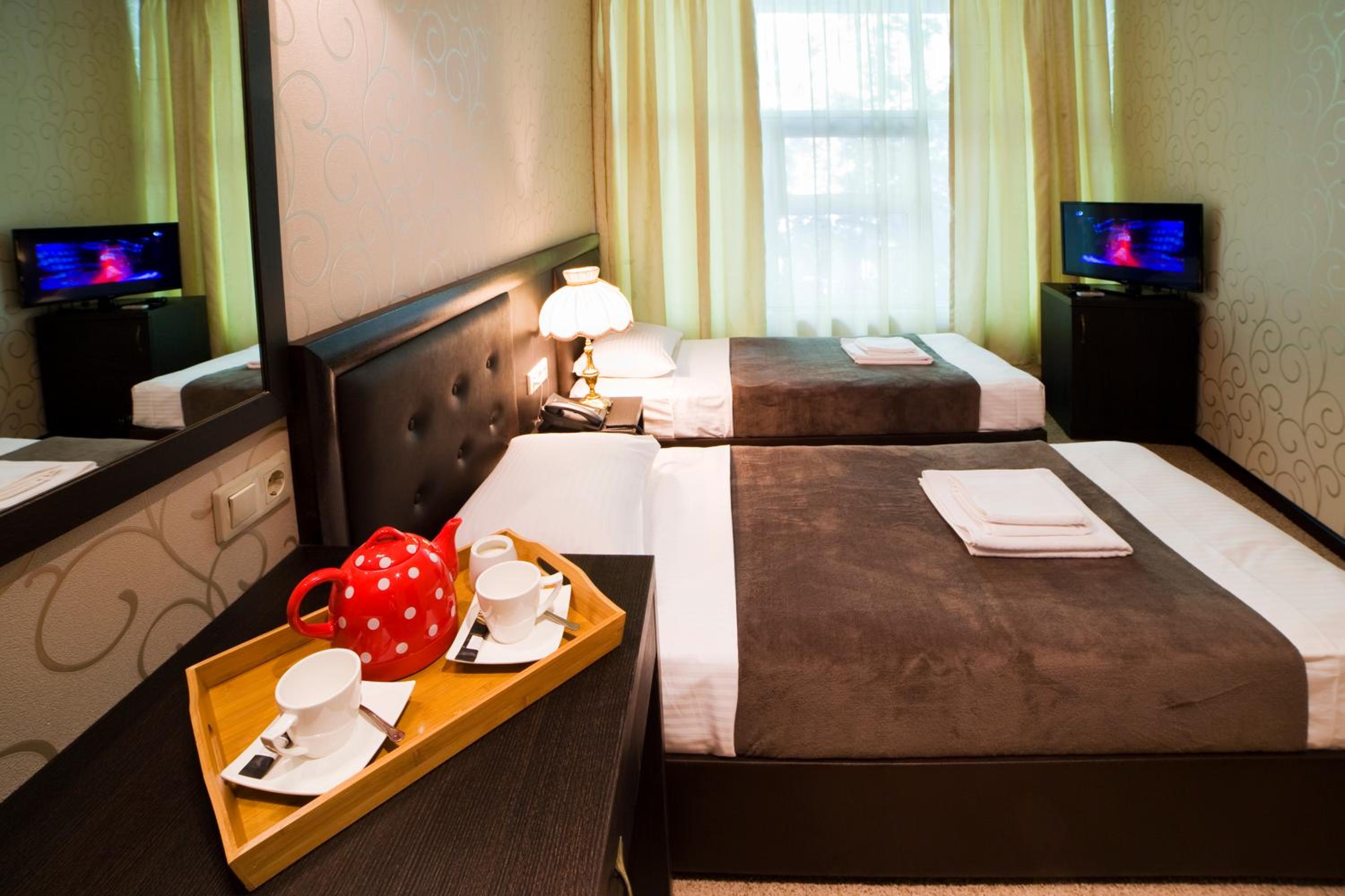 Economy Twin Room - Photo 3