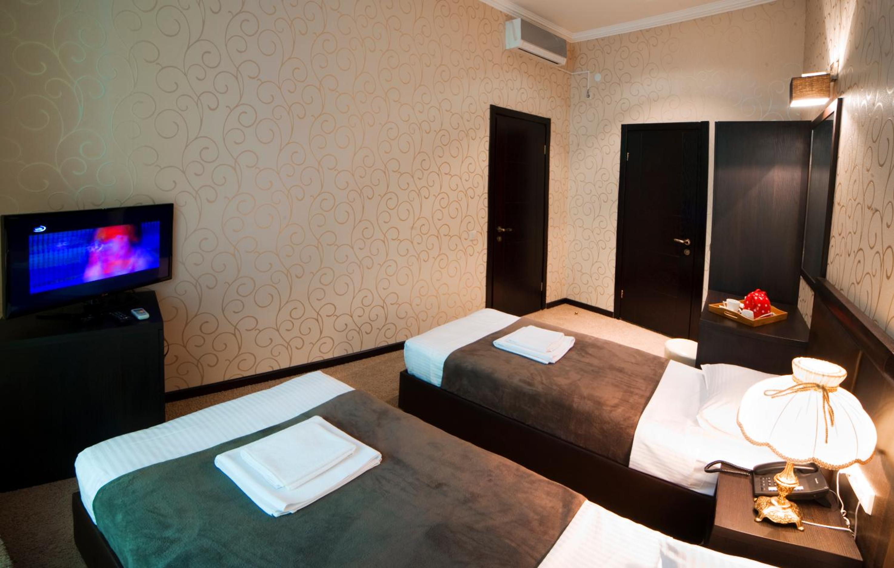 Economy Twin Room - Photo 4