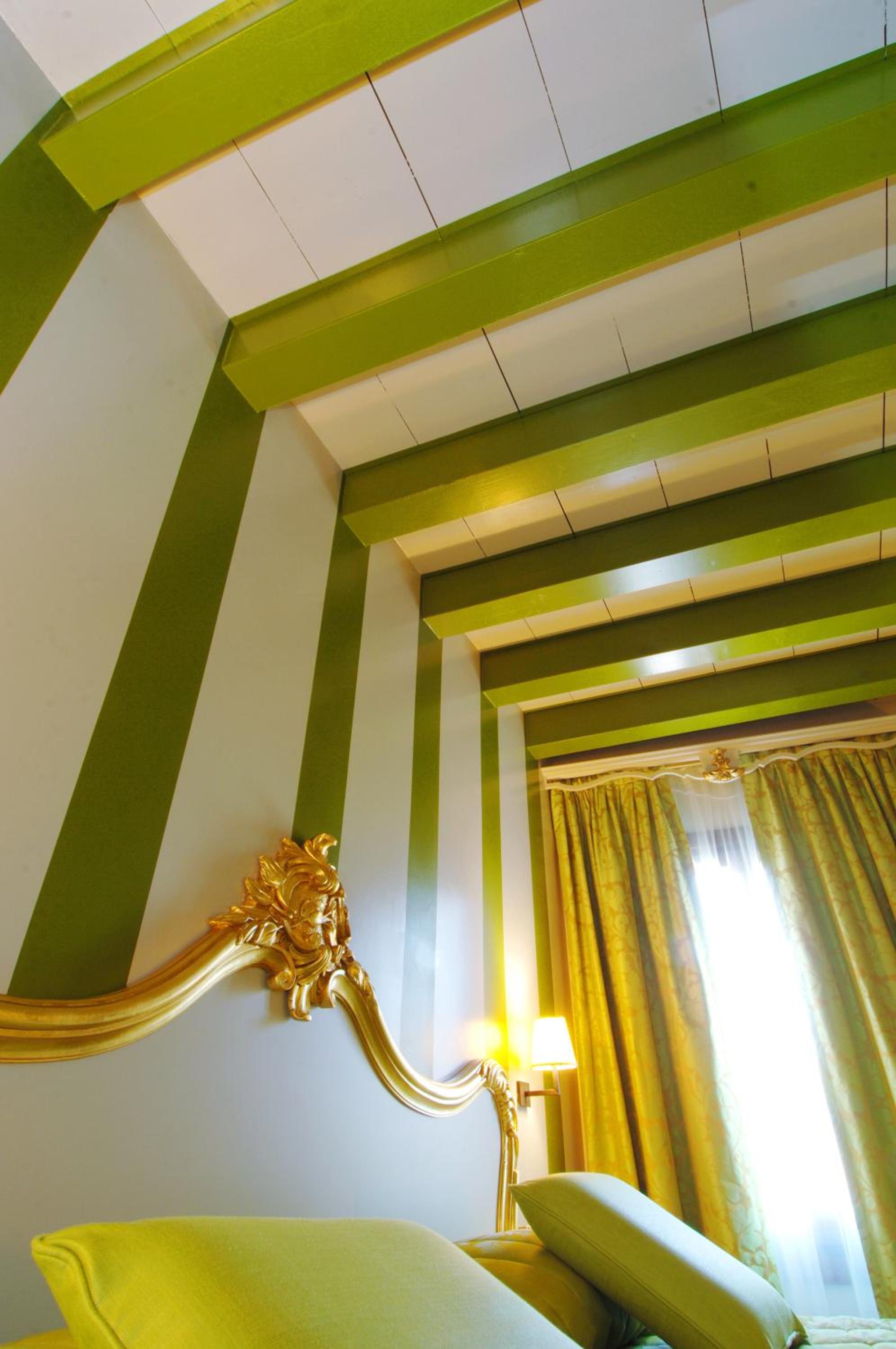 Deluxe Double or Twin Room thumbnail 5
