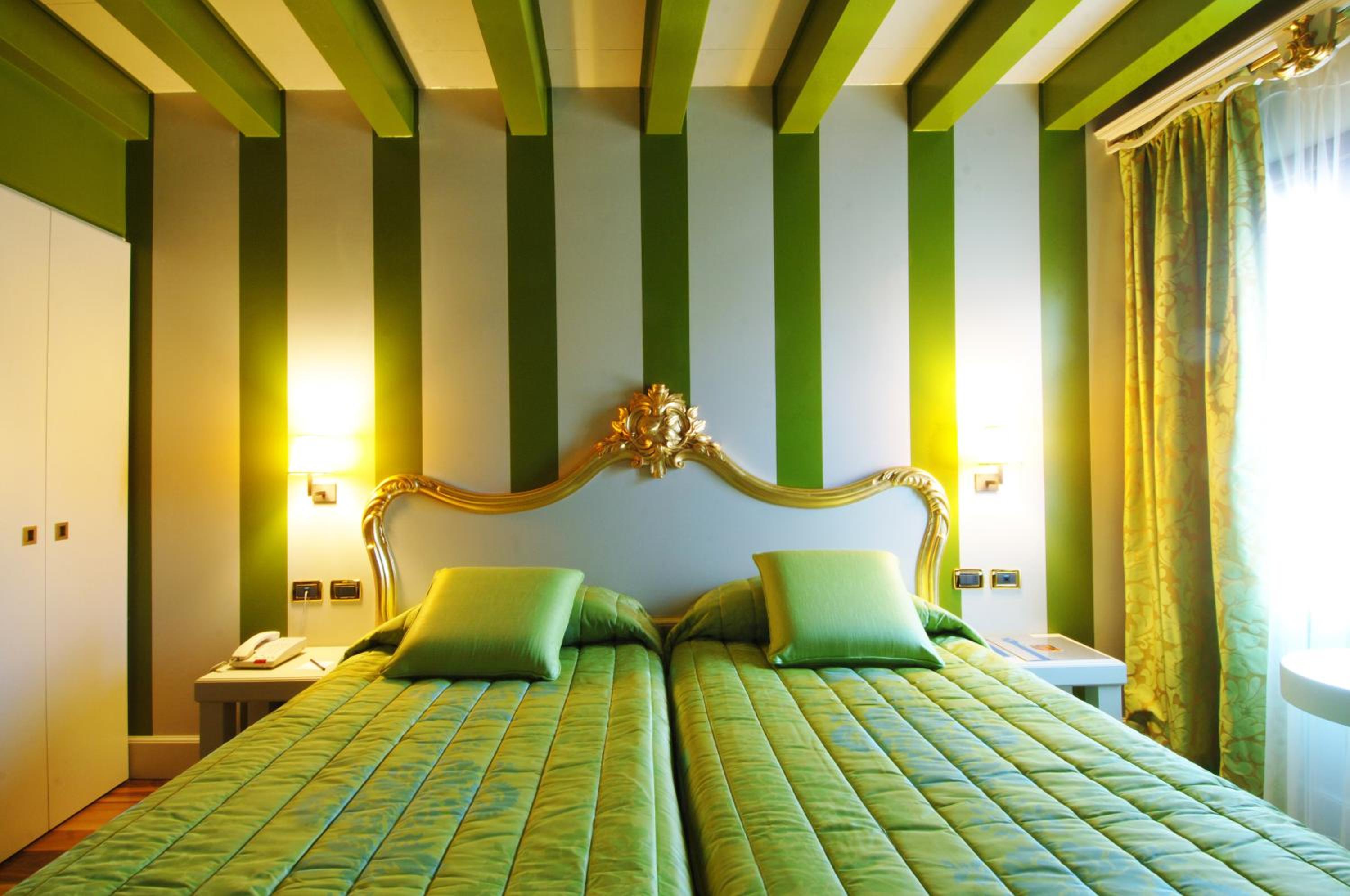 Superior Double or Twin Room thumbnail 6