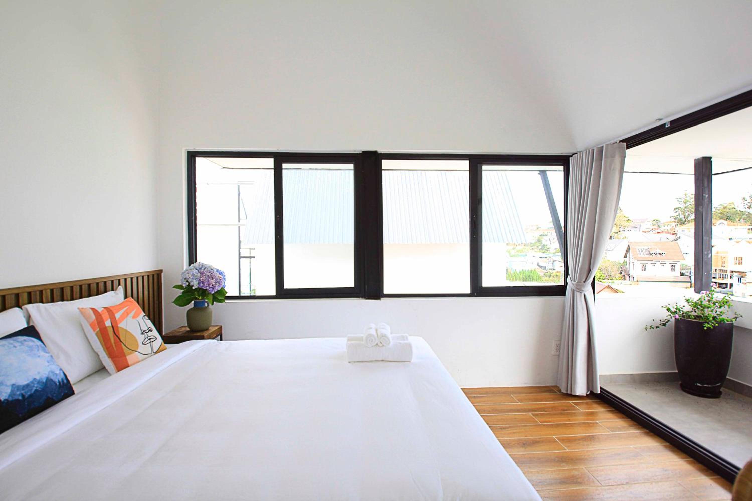 Deluxe Double Room with Balcony photo 3