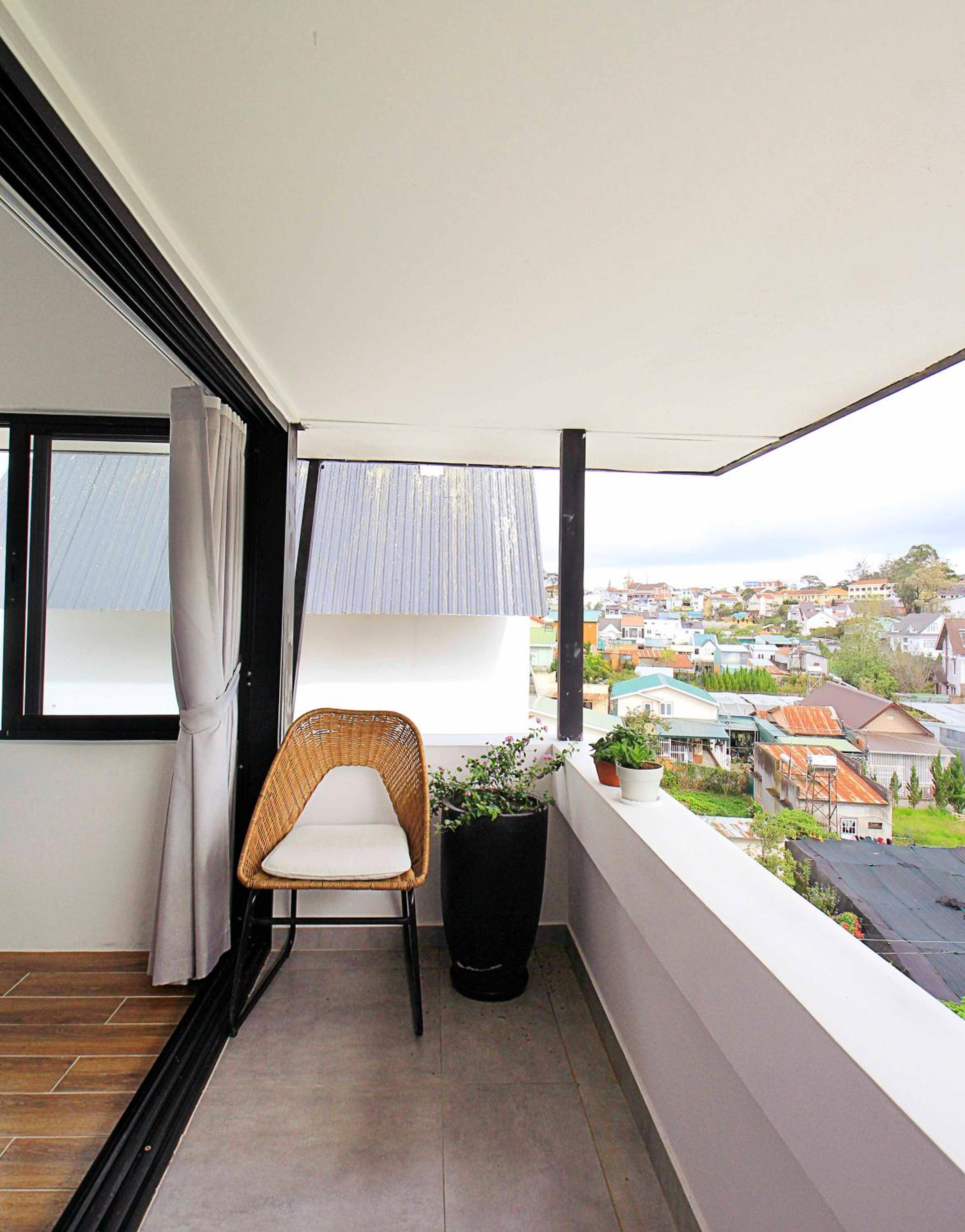 Deluxe Double Room with Balcony photo 2