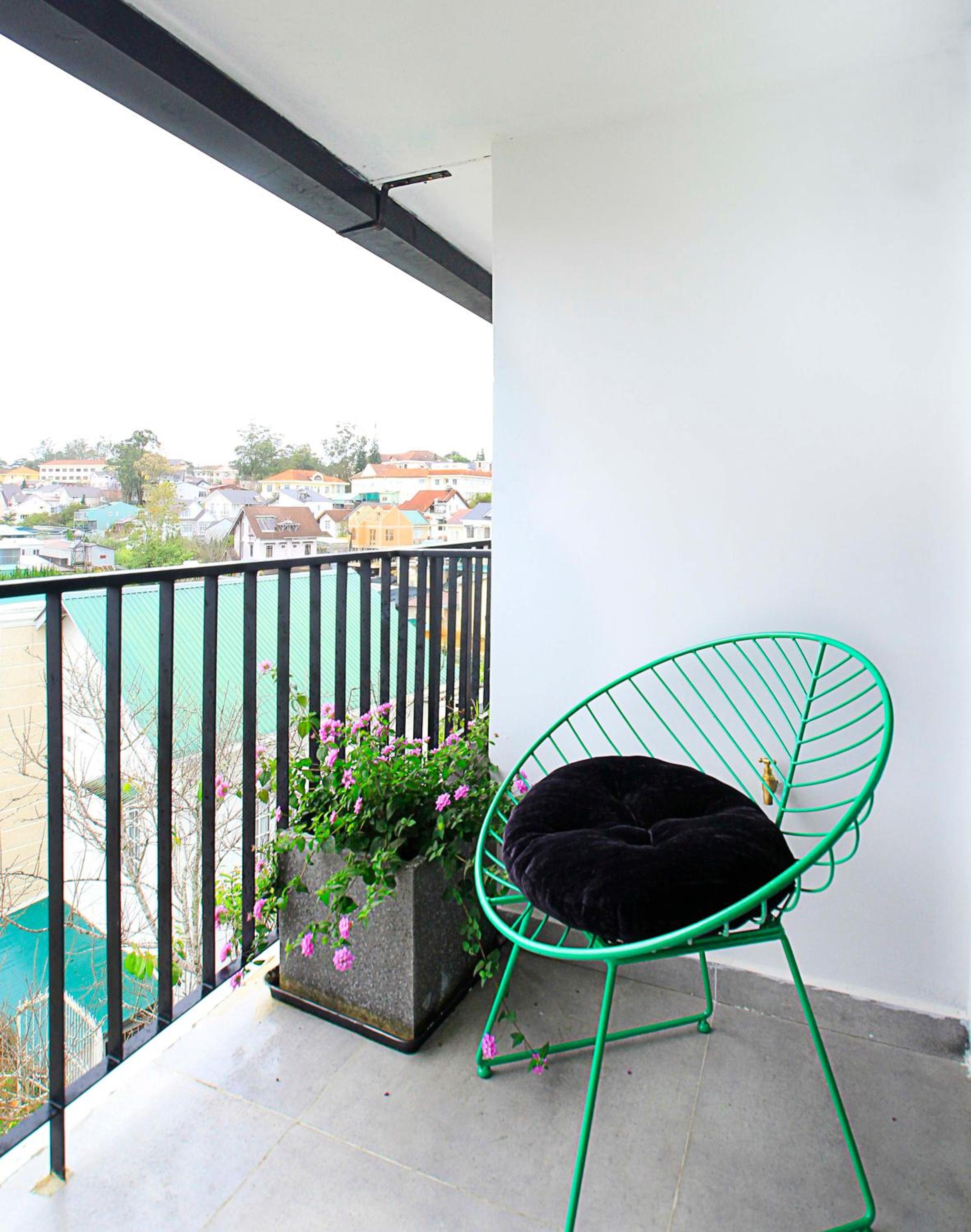 Family Room with Balcony photo 2