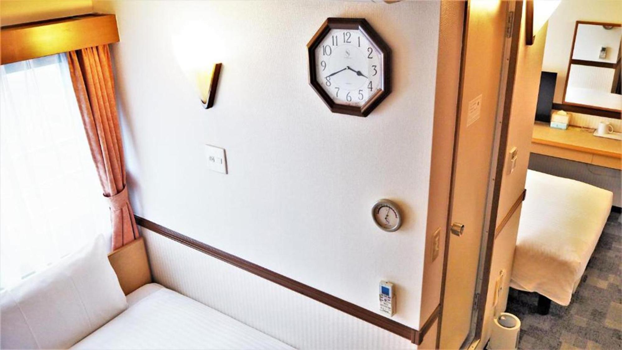 Standard Twin Room with a Shower & Bath Room between Beds - Non-Smoking - Small Dog Friendly